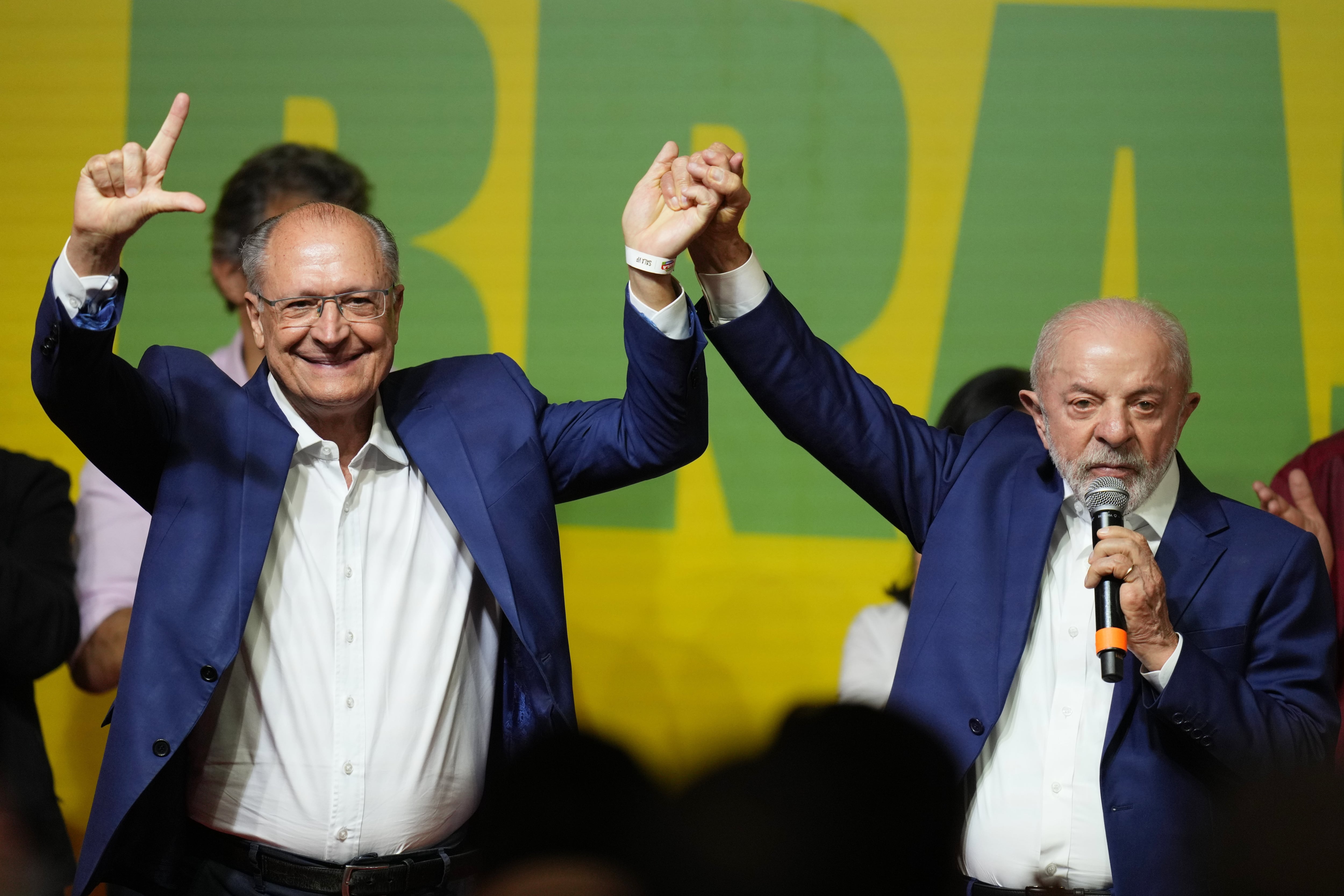 Lula da Silva junto a su candidato a vice, Geraldo Alckmin
