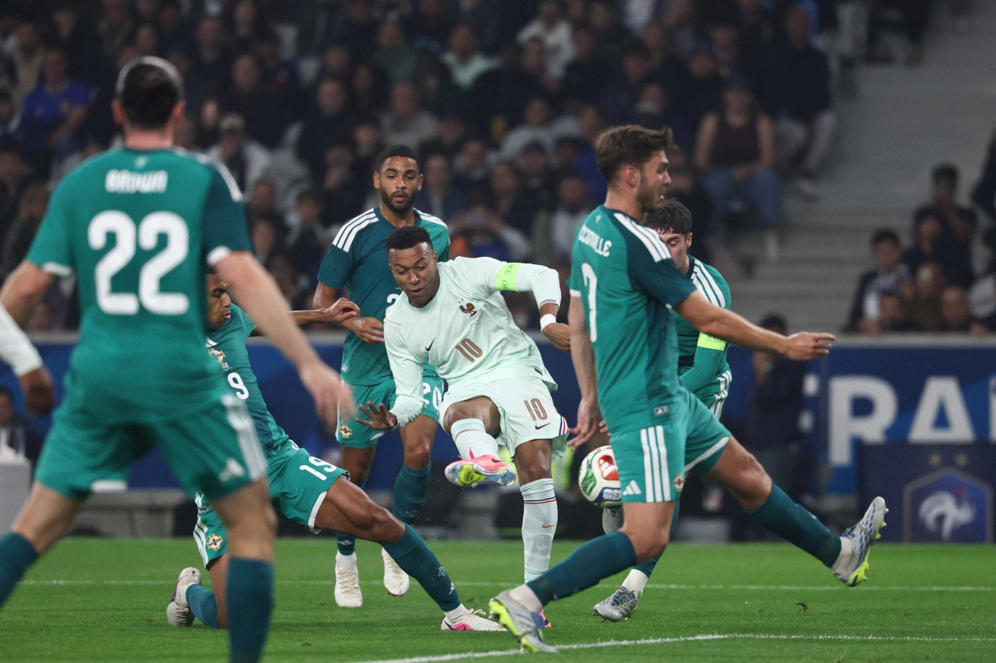 Mbappé buscó mucho su gol, pero no lo encontró