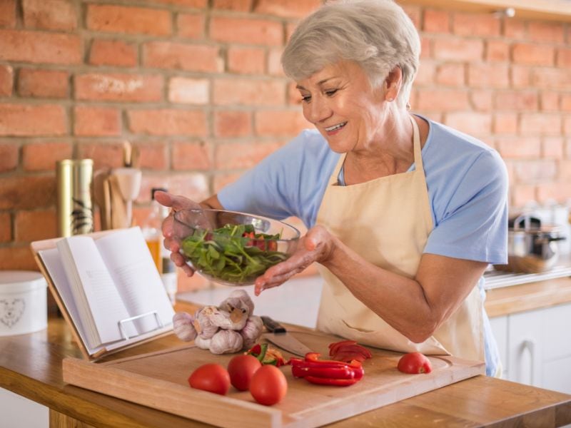 La evidencia actual sugiere que las dietas bajas en grasas y basadas en plantas están asociadas con efectos beneficiosos sobre la composición corporal