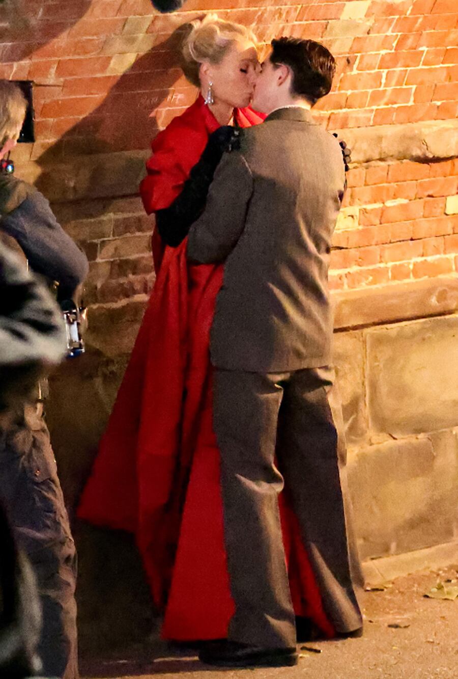 El beso que encendió el chat de mamis de Gwyneth Paltrow