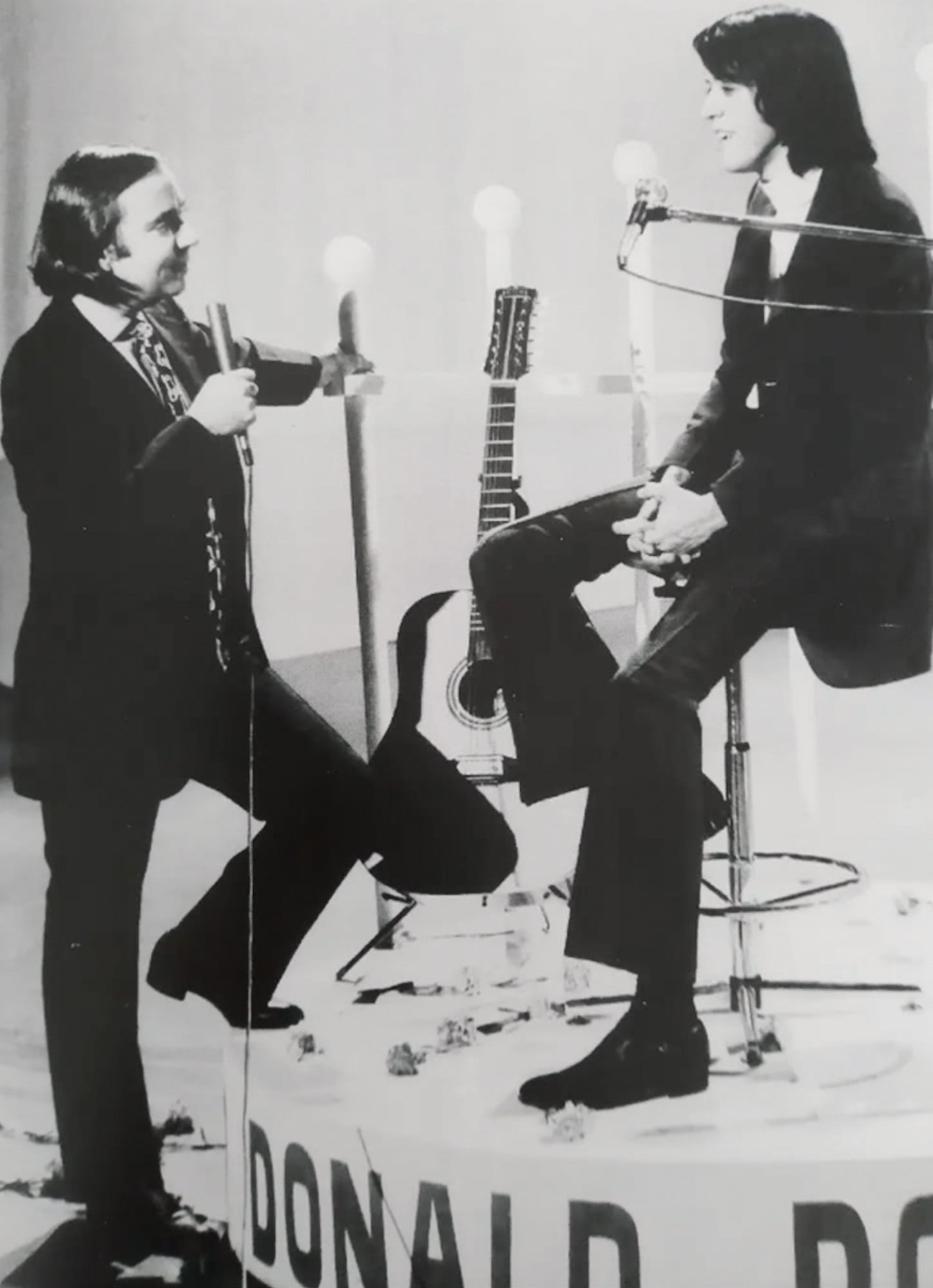 Sábados circulares, el programa que conducía Pipo Mancera, el de mayor rating de la televisión
argentina de los 60, realizó un especial sobre Donald, que, en ese momento, era “el artista del año”. Con la canción “Tiritando”, logró un éxito de ventas descomunal: llegaron a venderse 17 mil discos por día; meses más tarde, los números subieron aún más