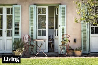 Mirá cómo lograron darle a su flamante casa de fin de semana la pátina del tiempo