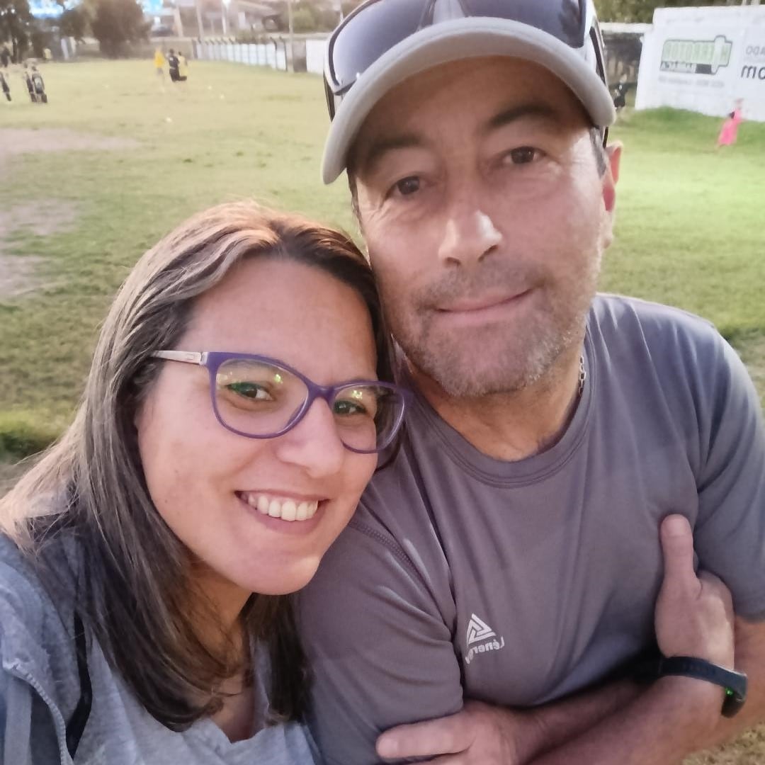 20 años de diferencia: él divorciado con hijos, ella joven con ganas de formar una familia, ¿podrían ponerse de acuerdo?