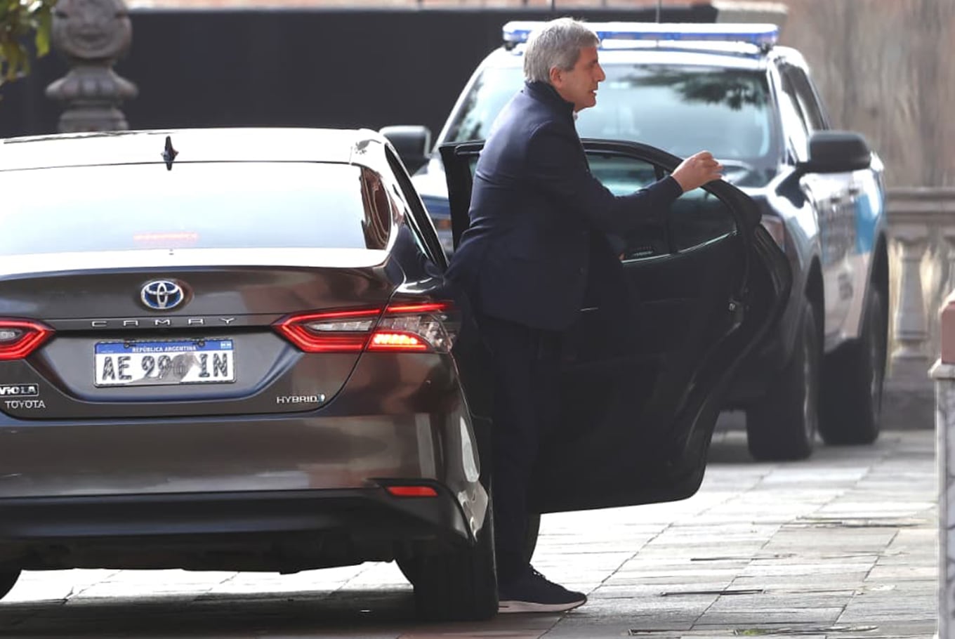 Luis Caputo llega a la Casa de Gobierno