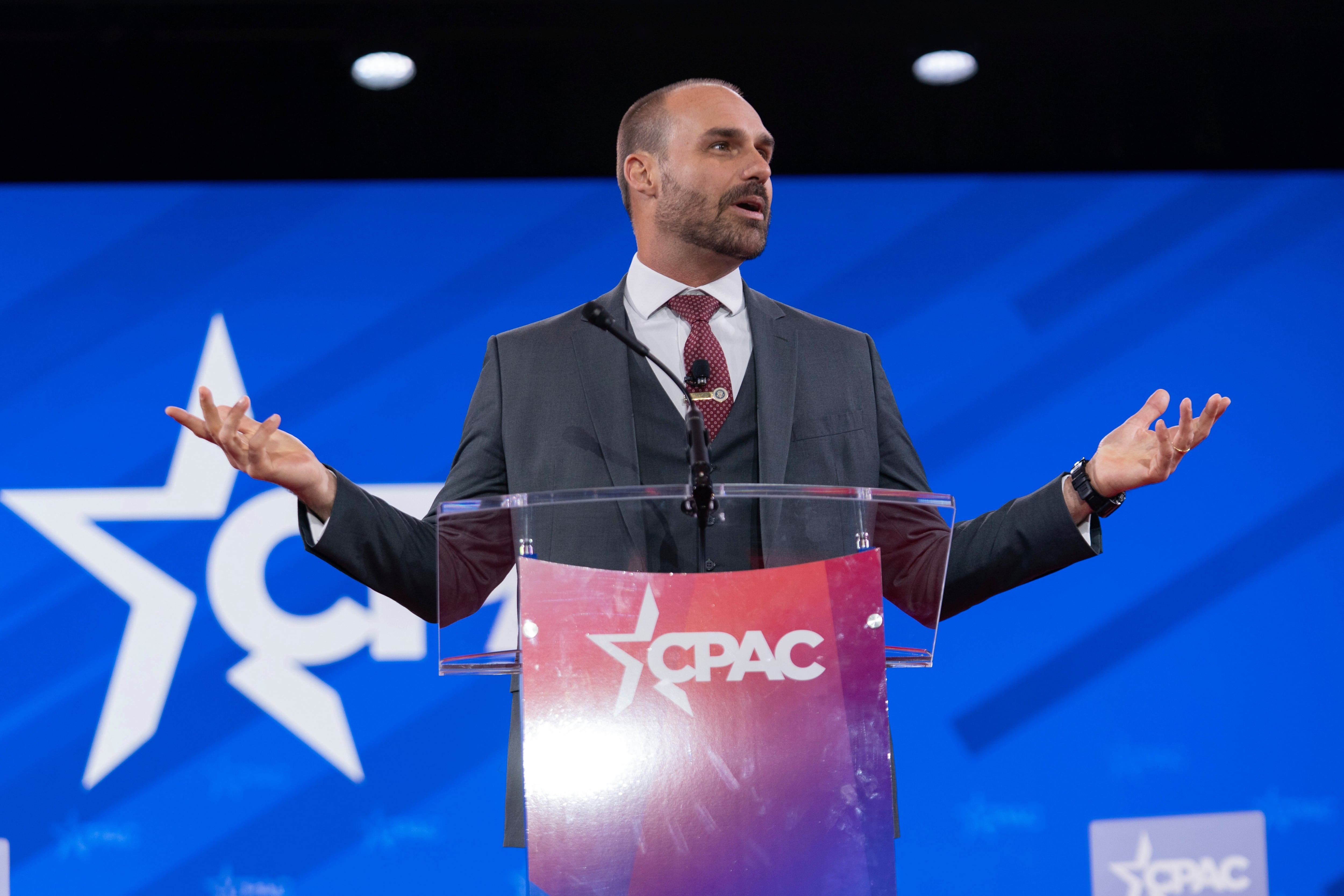 Eduardo Bolsonaro, prófugo de la Justicia brasileña y residente en EE.UU., aquí en una conferencia conservadora en Maryland