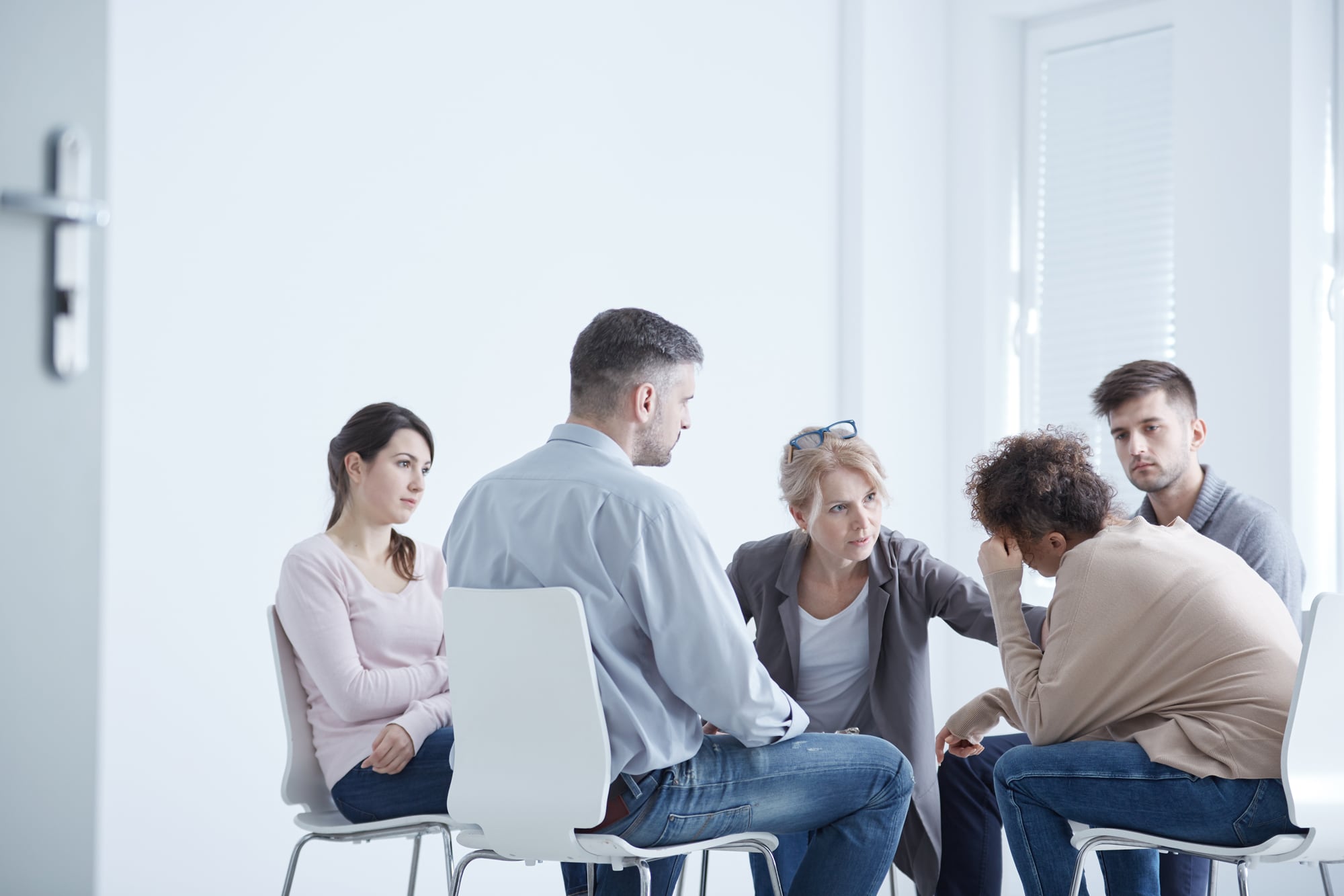 Cuando aparece la familia real en el diván es más fácil comprender cómo se “armó” la mente de un sujeto y, si está sufriendo un trastorno mental, cómo contribuye la familia sin darse cuenta a su sufrimiento