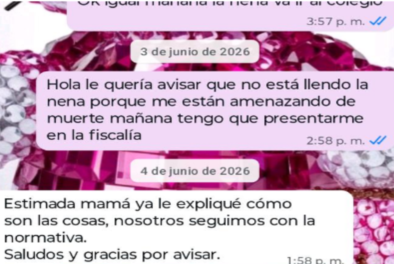 Los mensajes con la directora de la escuela