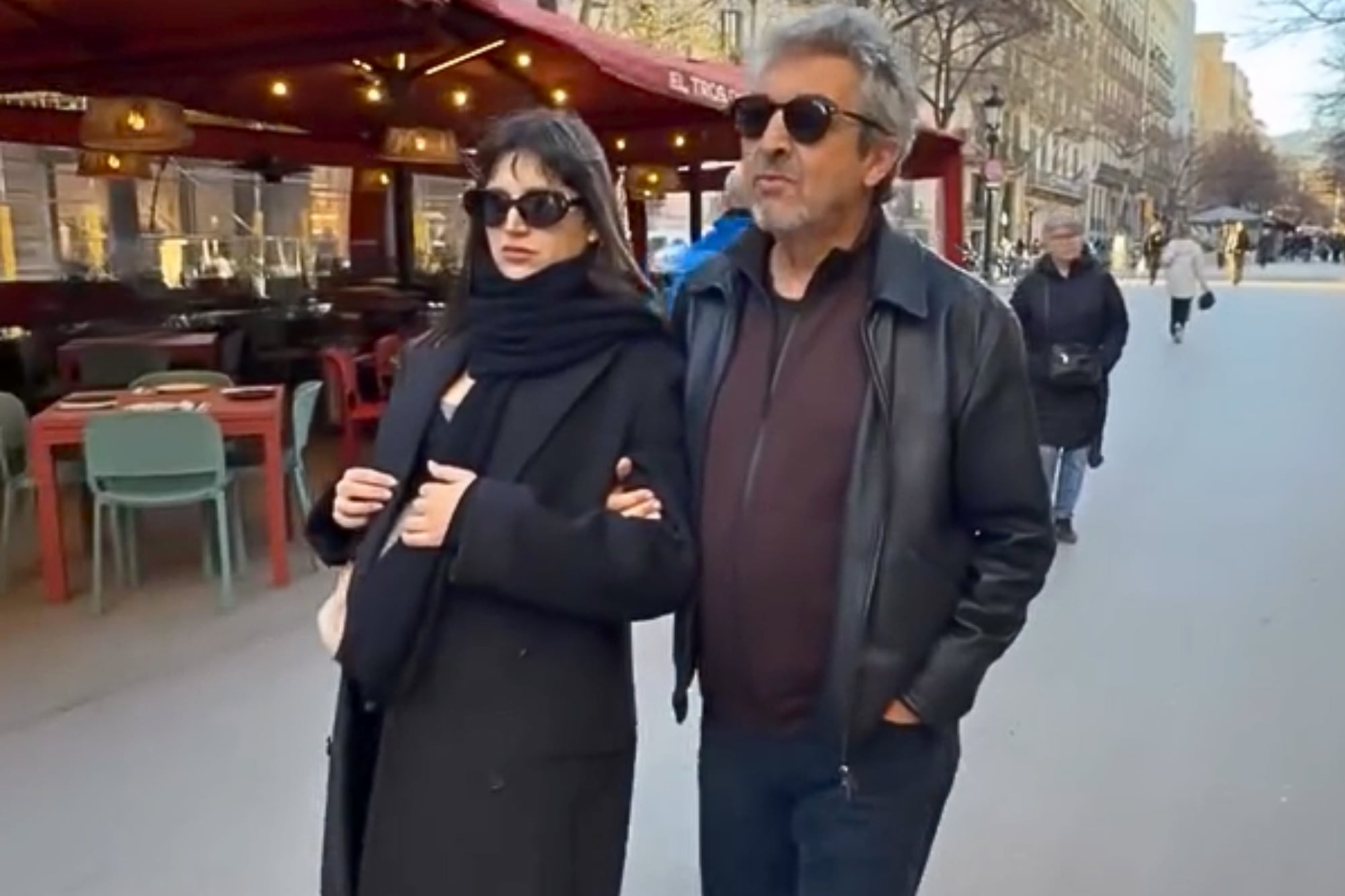 El paseo de Úrsula Corberó con Ricardo Darín por Madrid y la foto de la panza a días de ser mamá