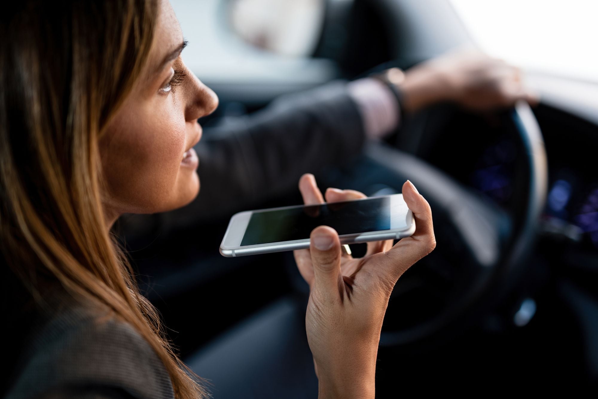 Los conductores de Colorado no pueden utilizar el teléfono mientras estén al volante