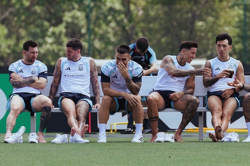 Mundial 2026: un deportólogo explicó por qué la selección argentina entrenó con chalecos refrigerantes y botas aislantes 6 La selección argentina se prepara para enfrentar a Austria