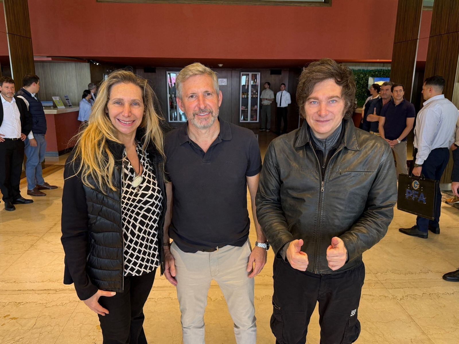Javier y Karina Milei junto al gobernador de Entre Ríos, Rogelio Frigerio.