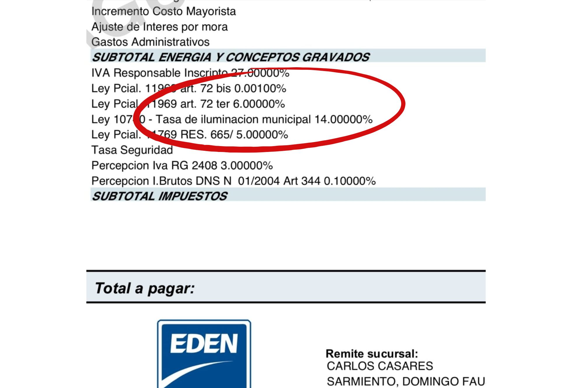 Una factura con el cobro de la tasa de iluminación municipal del 14% que presentó como prueba en uno de los juicios