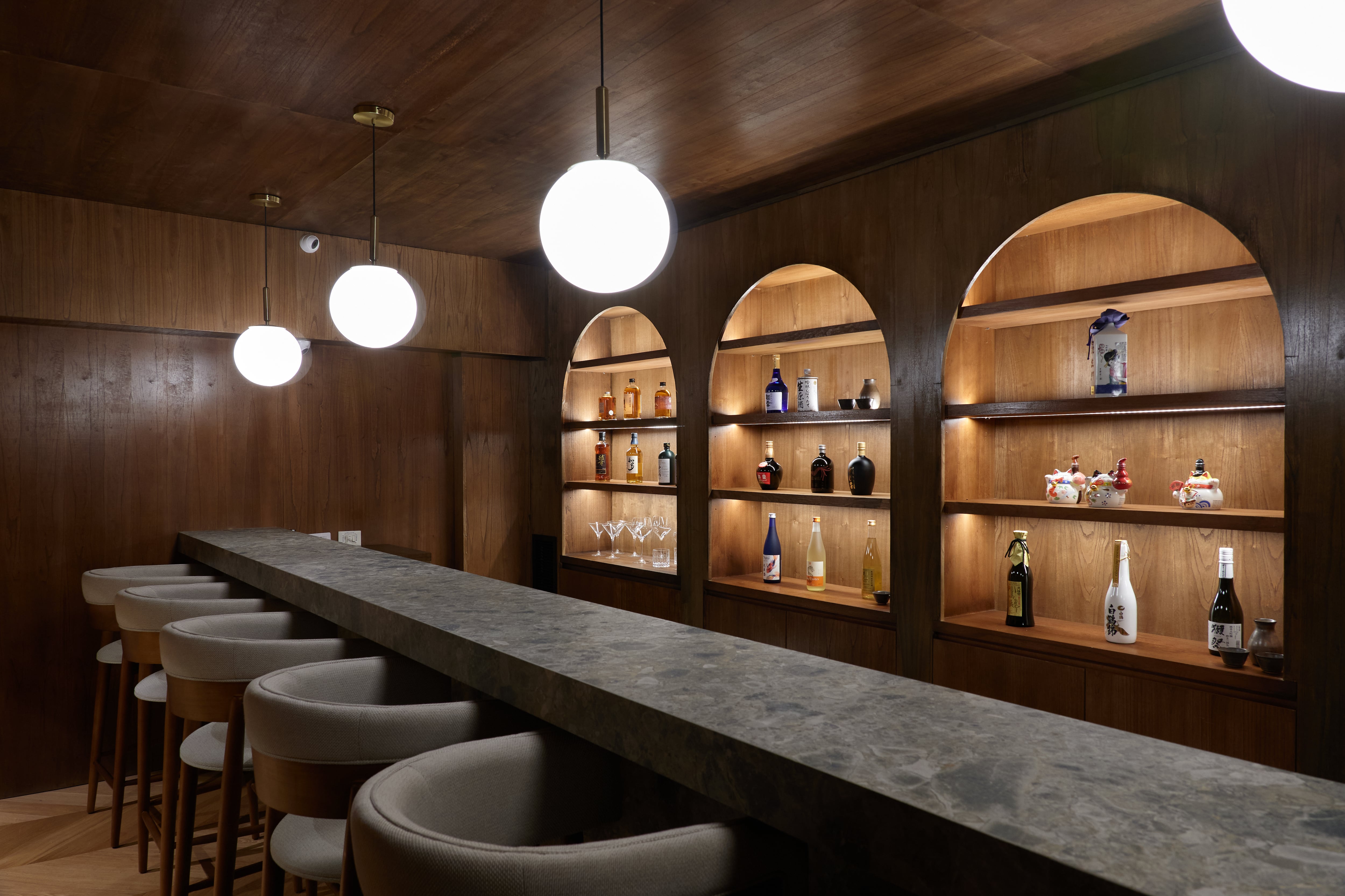 Bonus track: en el subsuelo hay un bar íntimo inspirado en los whisky bars de Tokio.