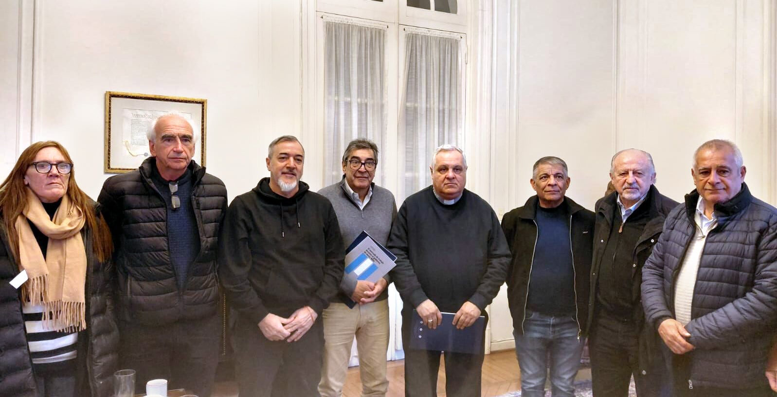 Las tres centrales sindicales se reunieron con la Conferencia Episcopal Argentina
En la sede de la Conferencia Episcopal Argentina y contó con la presencia de las CTA y la CGT.
Participaron el Arzobispo y Monseñor de Mendoza Marcelo Colombo, Hugo “Cachorro” Godoy, secretario general de la CTA Autónoma, Hugo Yasky, secretario general de la CTA, entre otros