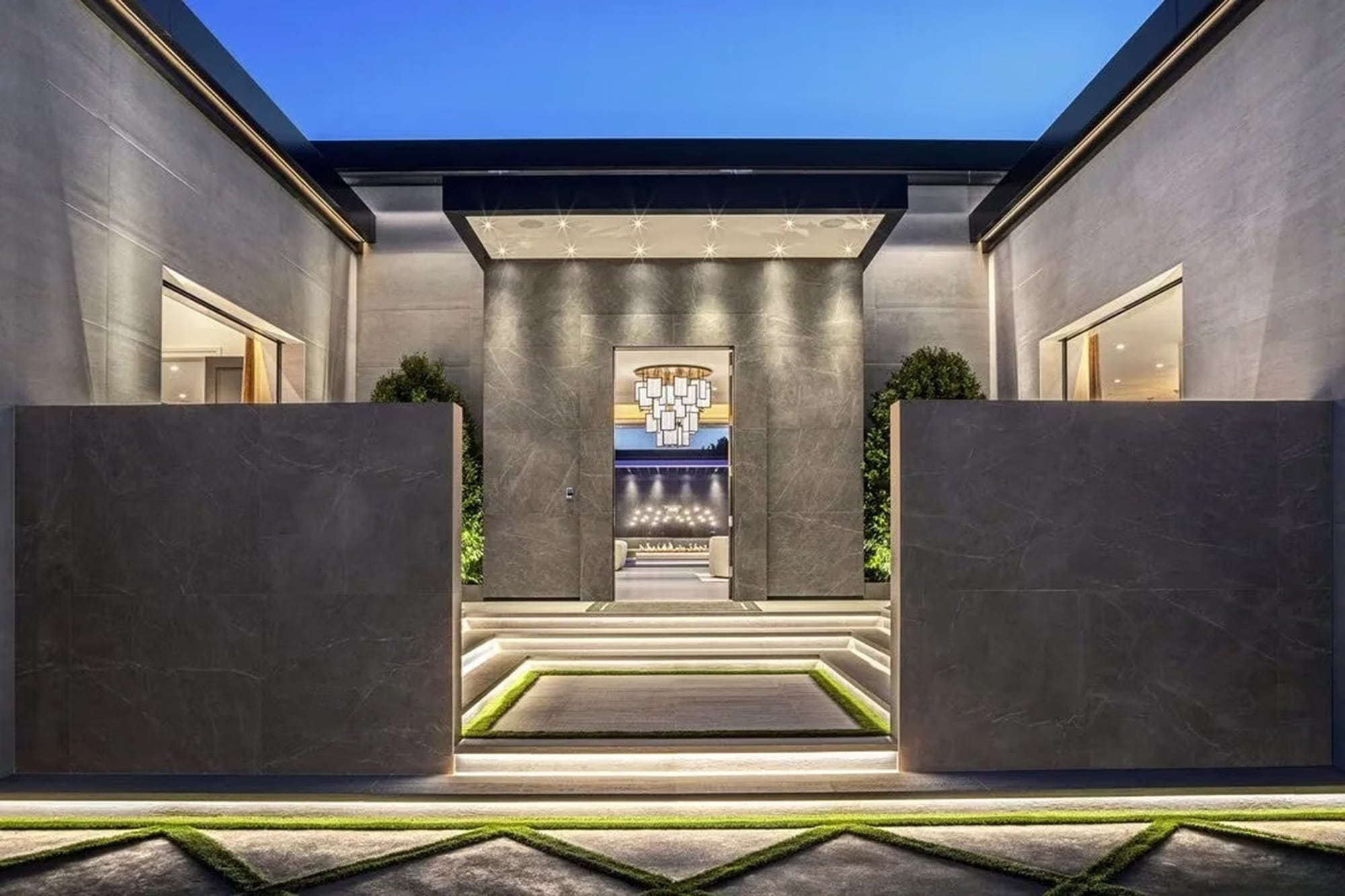 Kylie Jenner, modelo y empresaria: a tan solo un mes de poner en venta su mansión ya tuvo que bajarle el precio 14 La otra propiedad en venta de Kylie Jenner se encuentra en Holmby Hills