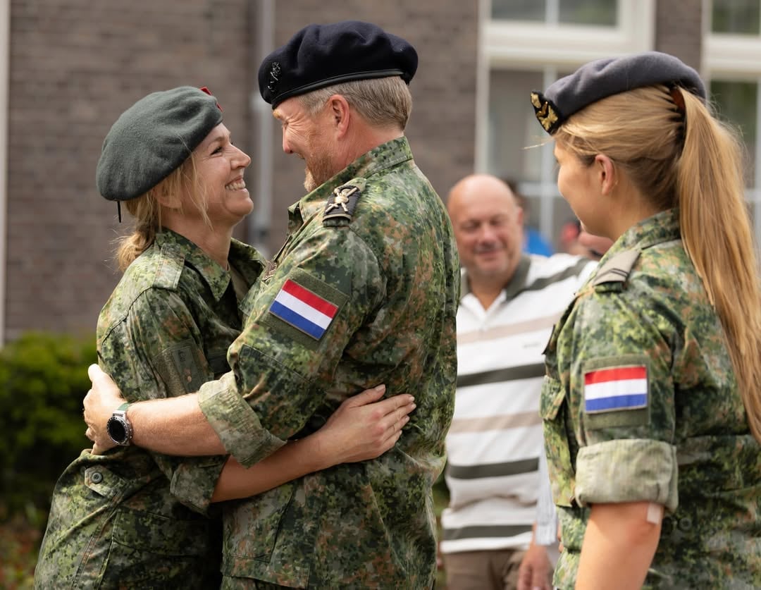 El amoroso abrazo entre los reyes de los Países Bajos (Foto: Instagram @koninklijkhuis)