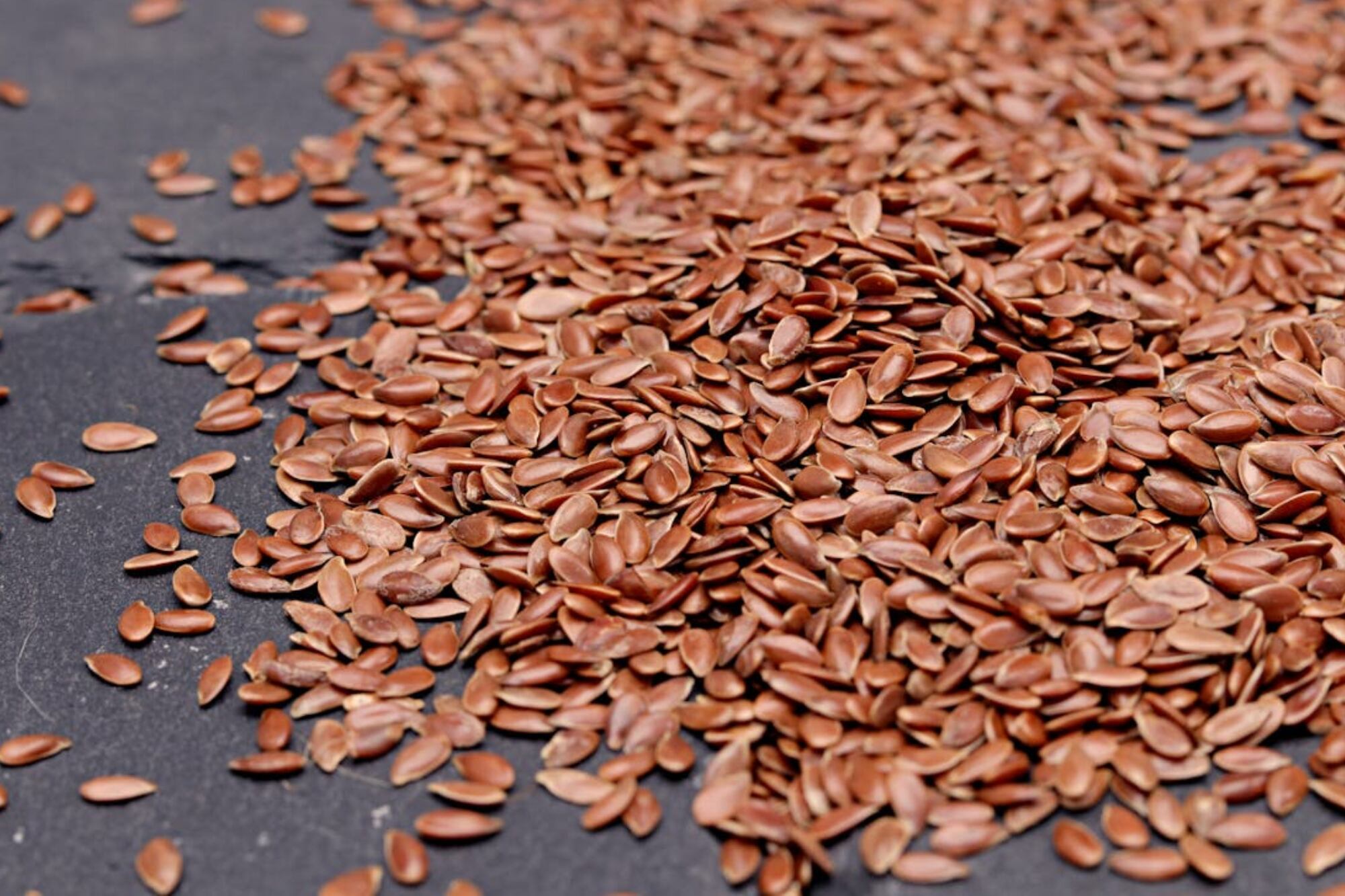 El lino o linaza es una semilla que se destaca por combatir el estreñimiento (Foto Pexels)