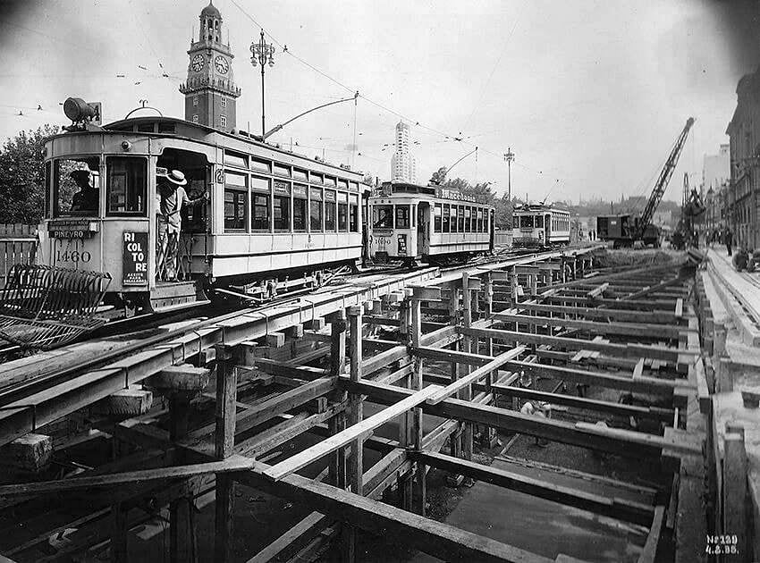El tranvía no se detenía, ni siquiera durante las obras de construcción de la línea C del Subte
