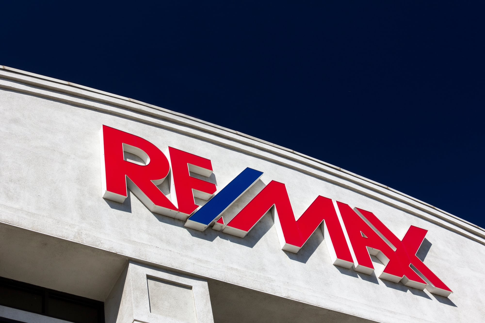 Compraron RE/MAX por US$880 millones: cuál será el impacto en el mercado inmobiliario argentino