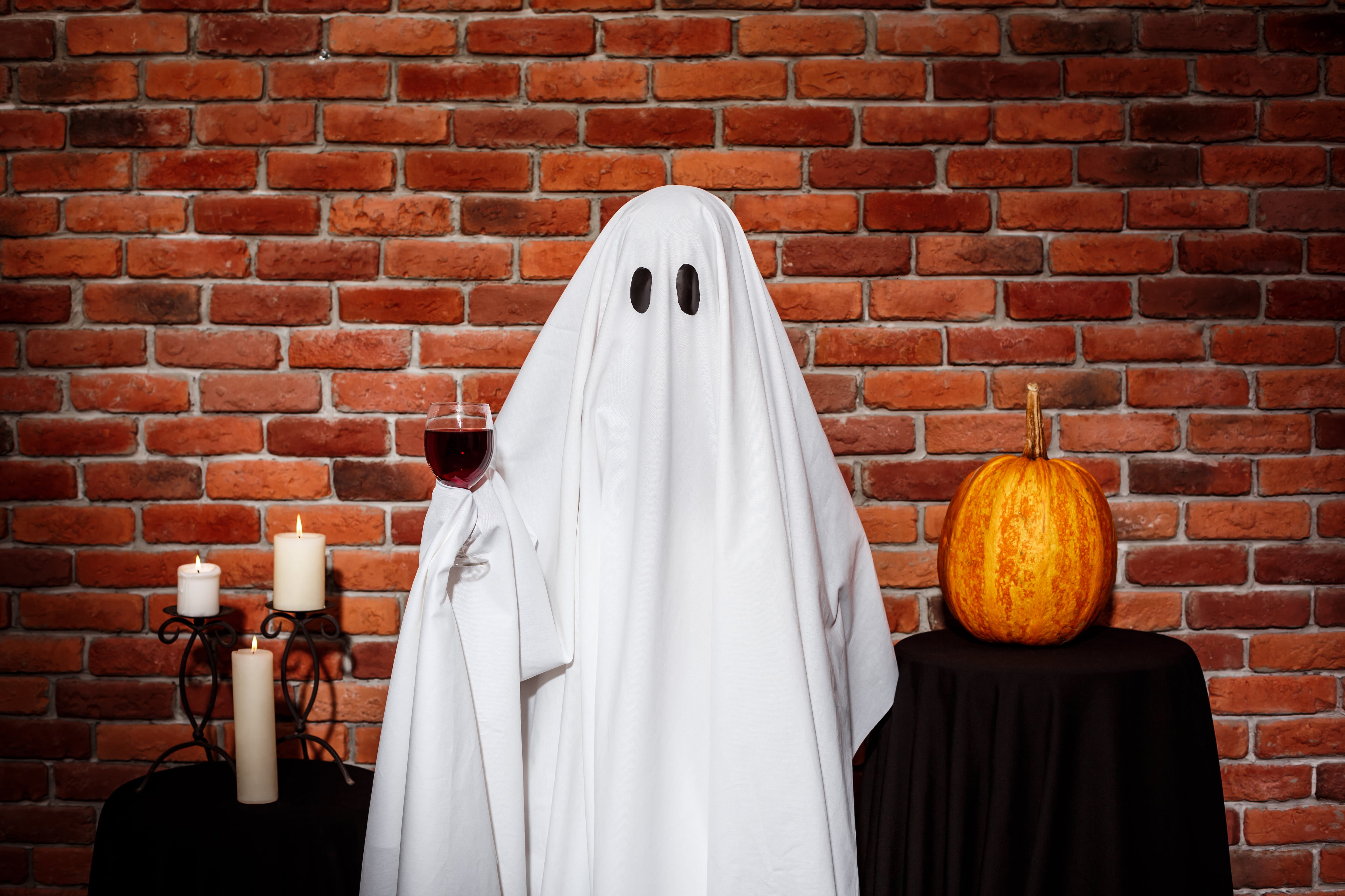 Es muy simple hacer un disfraz de fantasma para Halloween