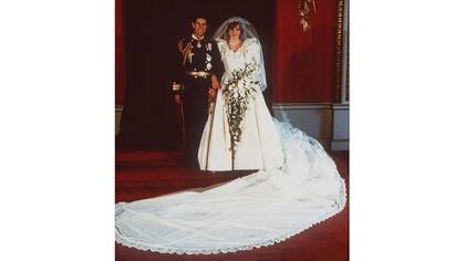 La primera boda del príncipe Carlos de Inglaterra, con Diana Spencer, hizo suspirar al mundo