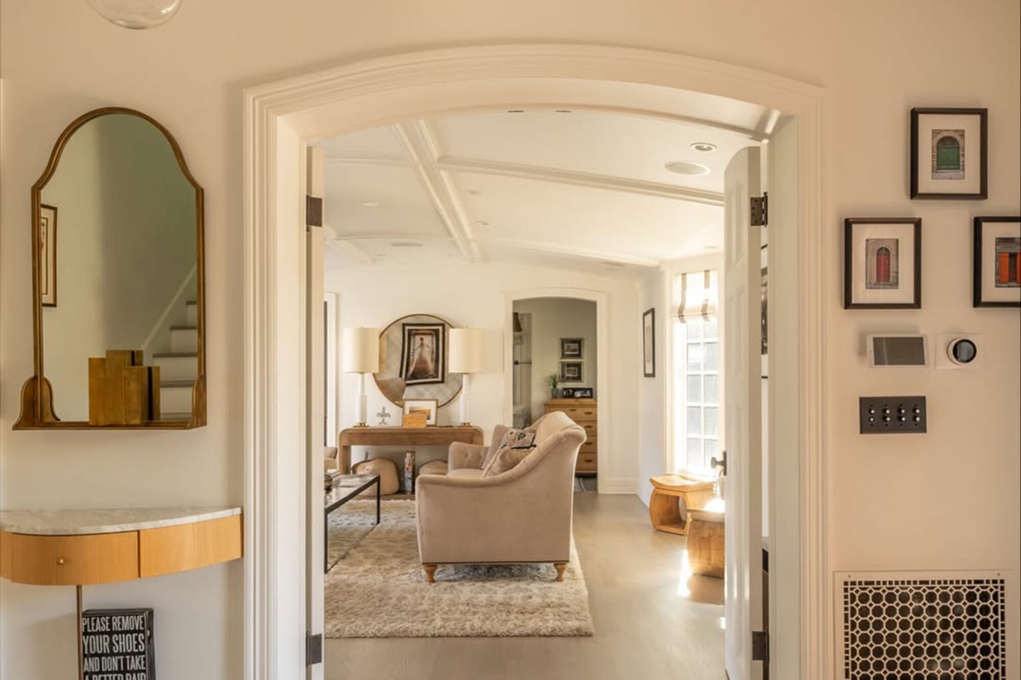 Cuenta con cuatro habitaciones y seis baños