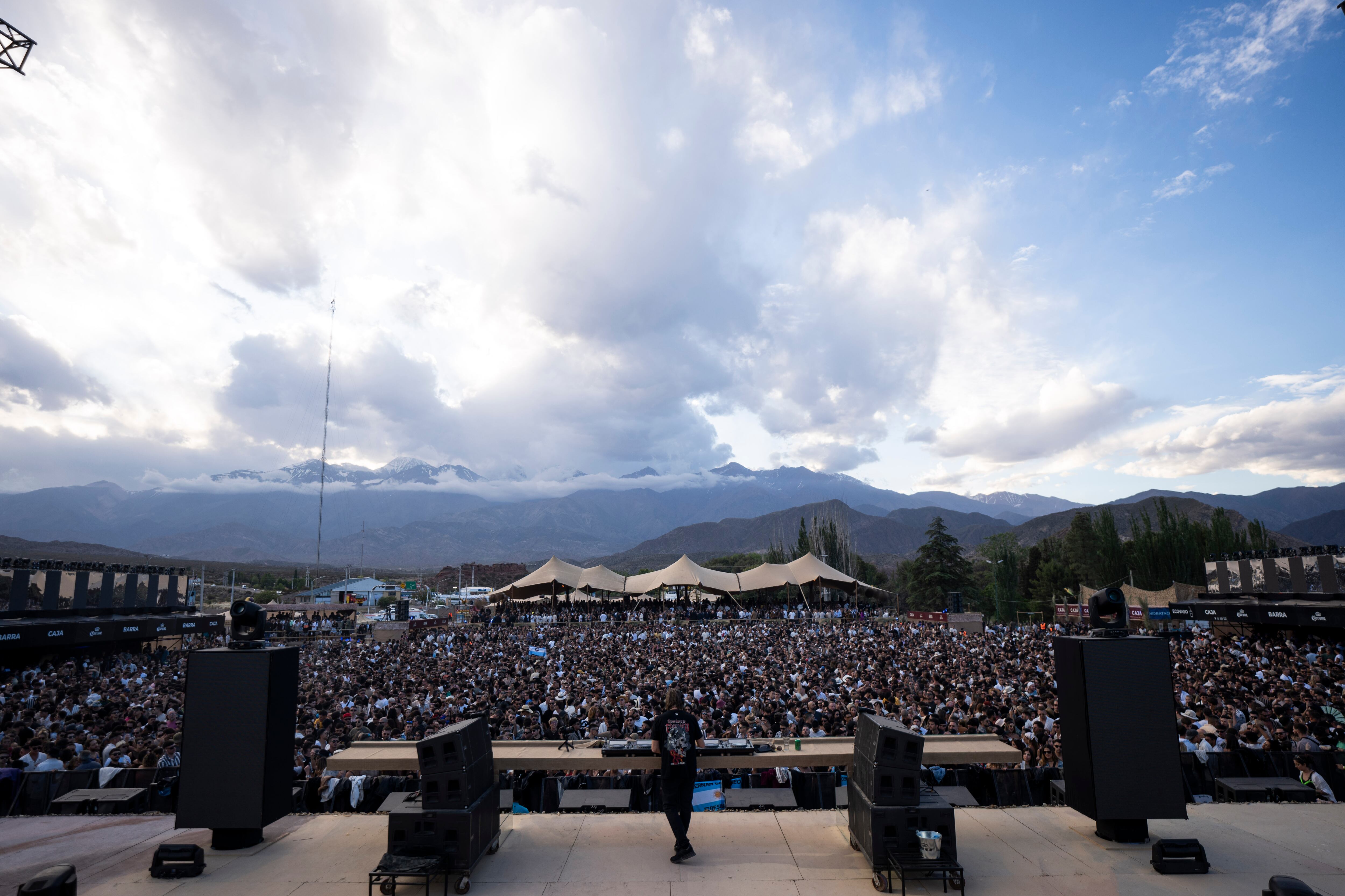 Música electrónica y paisaje cordillerano, un fin de semana a todo ritmo