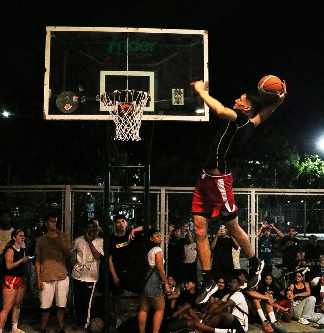 El jugador durante una visita a su país natal (Instagram/ samuelhincapie_12)