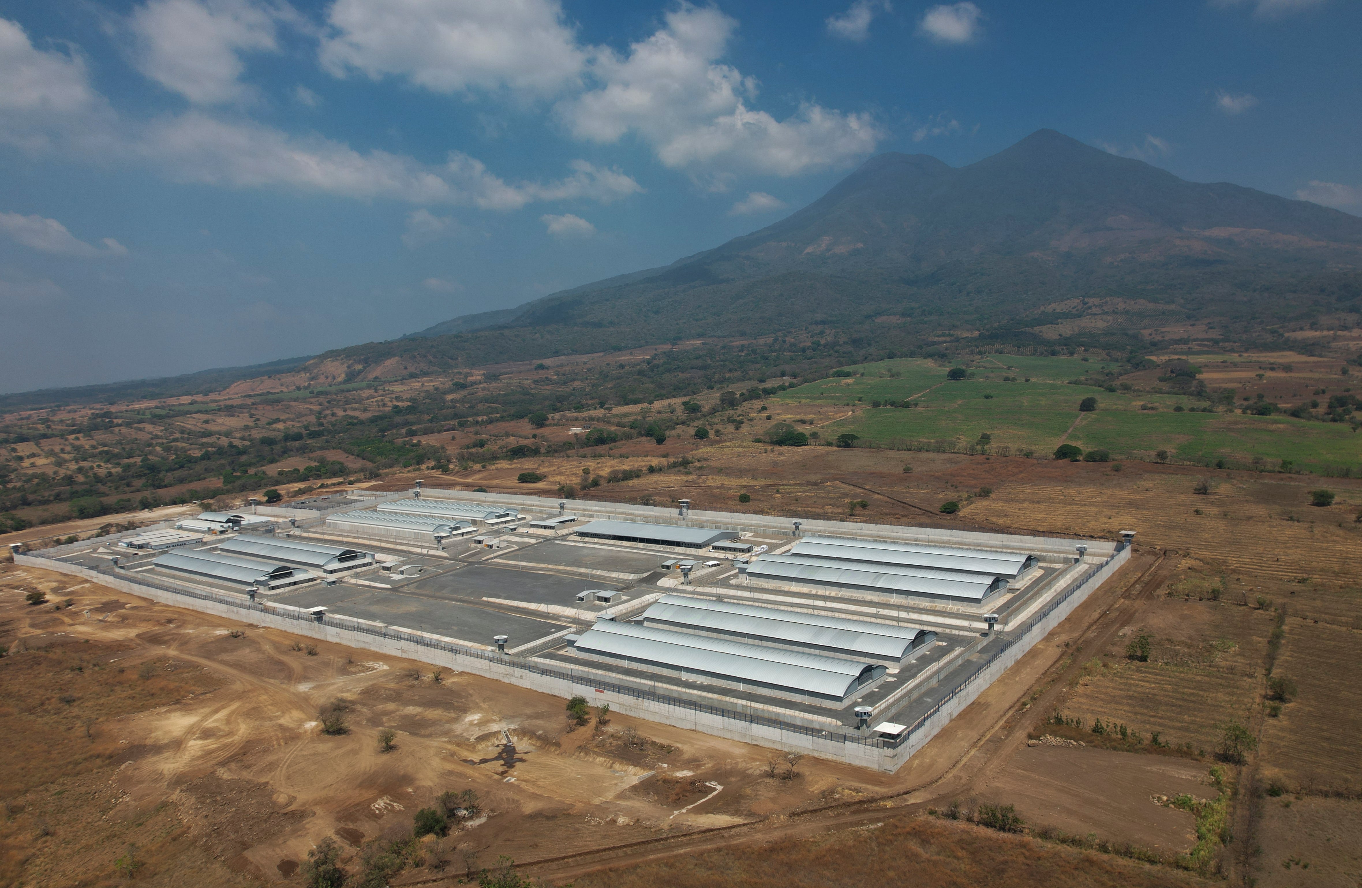 Toma aérea del Centro de Confinamiento del Terrorismo (CECOT) en Tecoluca, El Salvador