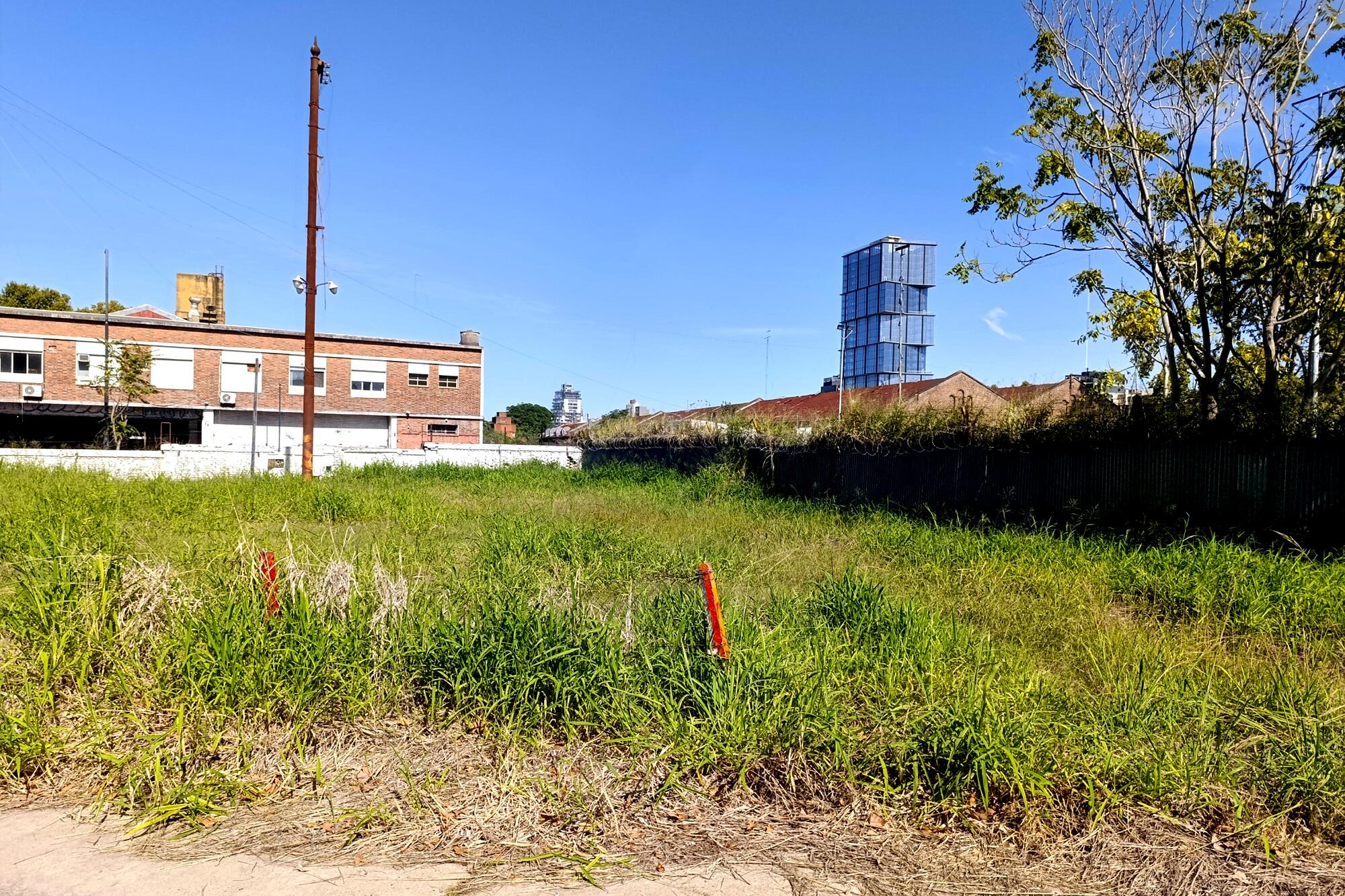 Las tierras contienen deudas por más de $5,9 millones