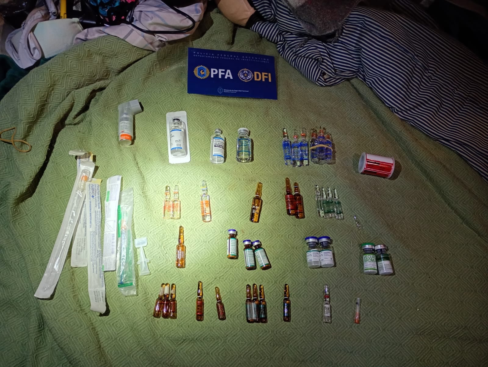 Medicamentos secuestrados durante el allanamiento a una anestesista acusada de robar fentanilo y otras drogas de uso hospitalario