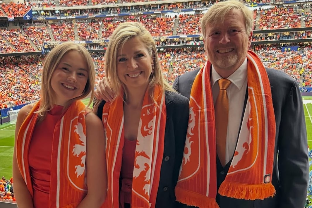 La princesa Ariane, la reina Máxima y el rey Guillermo Alejandro presentes en el partido de Países Bajos y Suecia (Foto: Instagram @koninklijkhuis)