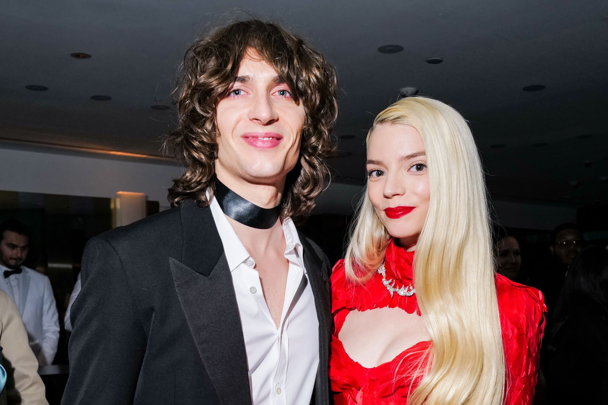 Anya Taylor-Joy reveló detalles de su matrimonio con Malcolm McRae: risas, riesgos y “problemas de comunicación”