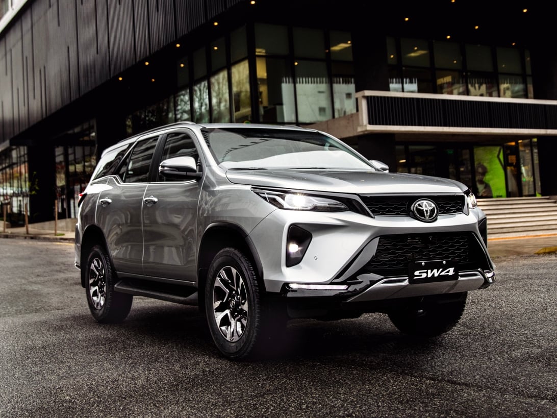 El Toyota SW4 es uno de los SUV que bajó de precio por los cambios impositivos