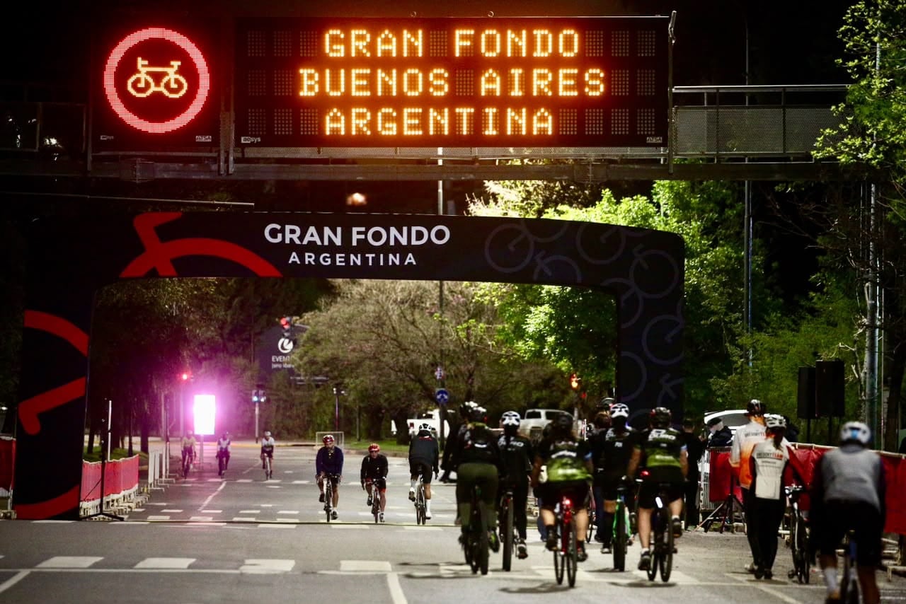 Lionel Scaloni participó del Gran Fondo Buenos Aires y pedaleó 129 kilómetros por la Ciudad 8 Lionel Scaloni recorrió casi 130 kilómetros en bicicleta