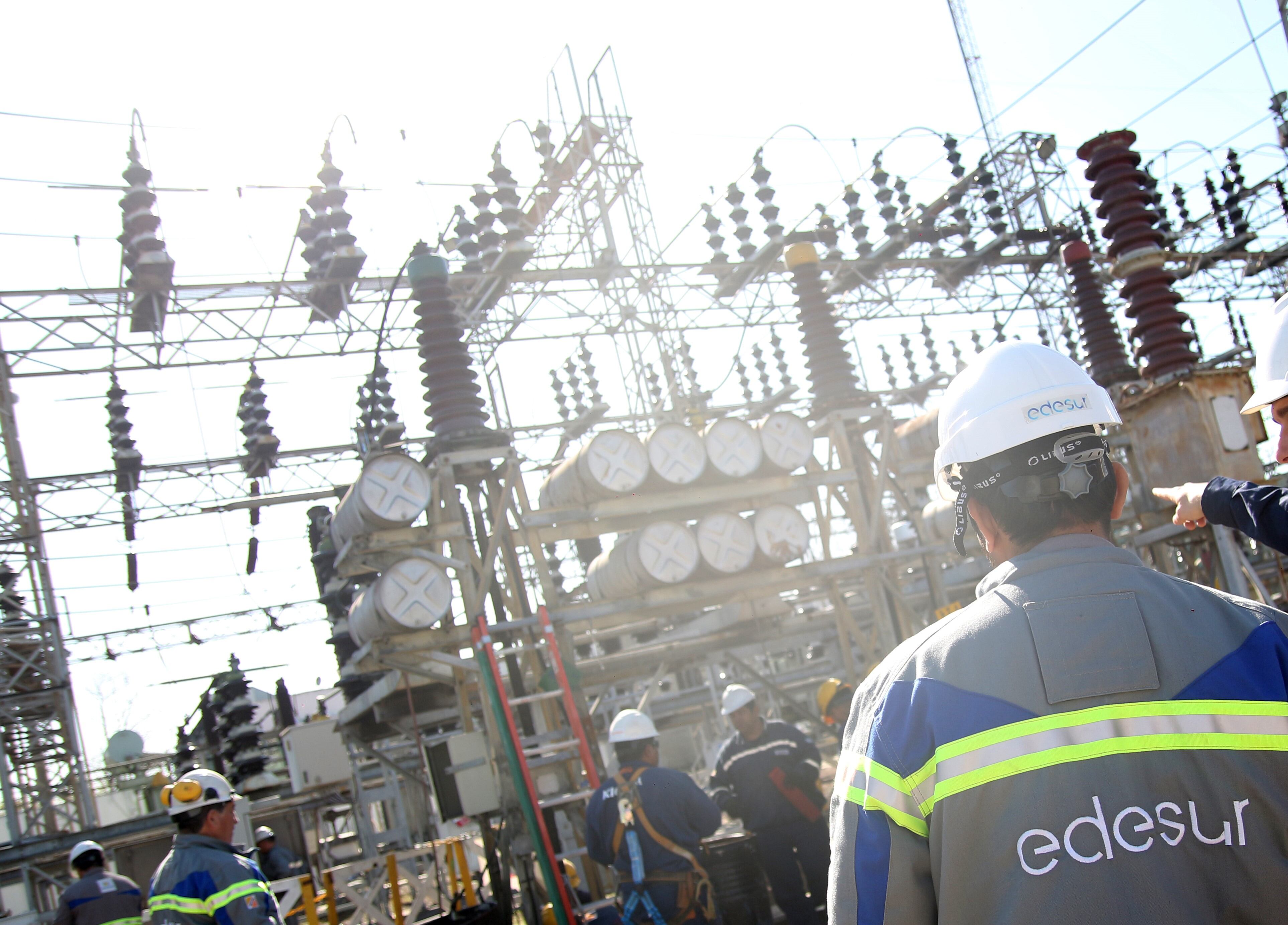 Cortes: “Infraestructura muy tensionada”, el Gobierno defiende su gestión en medio del apagón masivo