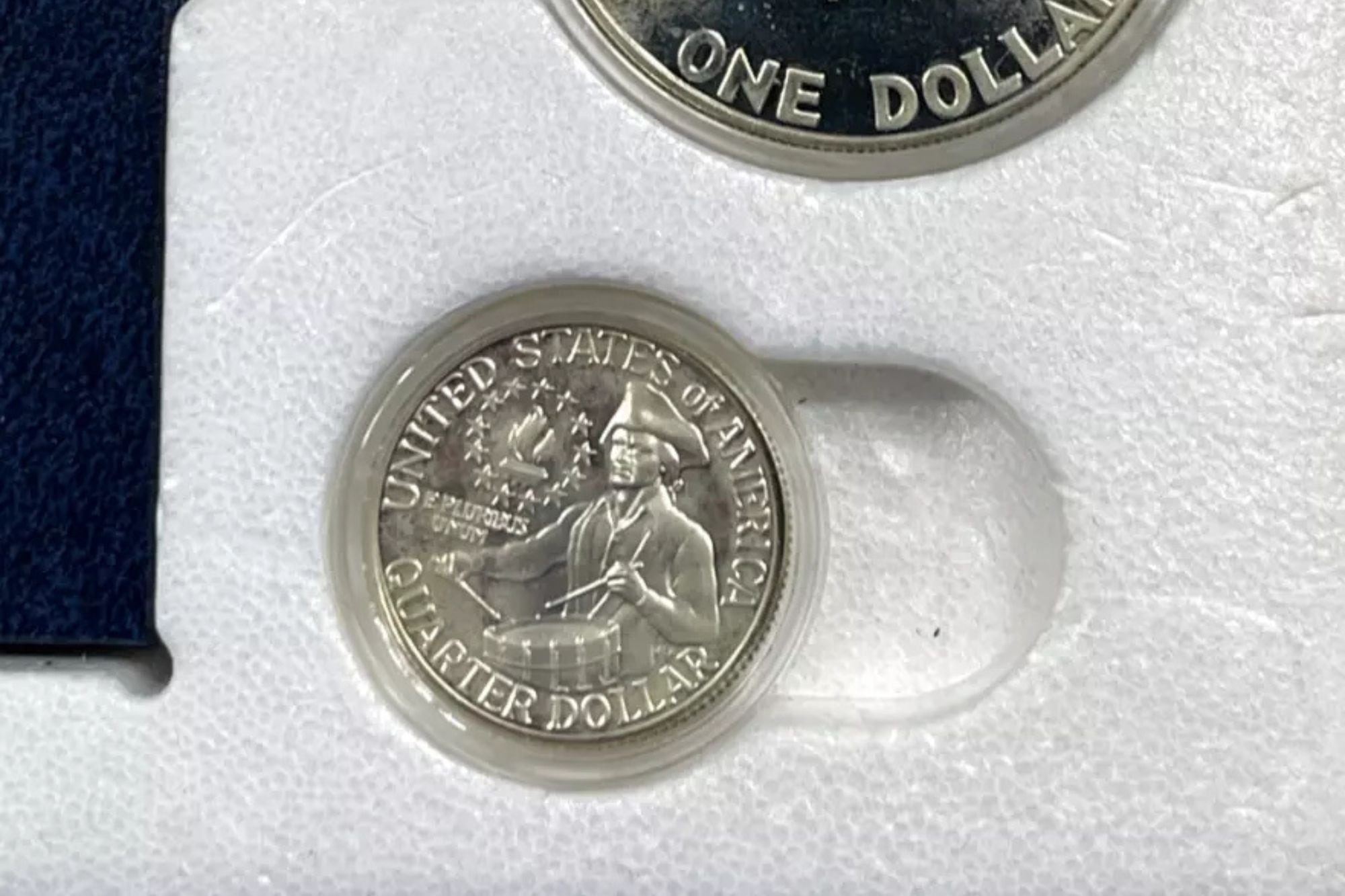 El soldado tocando el tambor es de lo más llamativo de la moneda (Foto: eBay)
