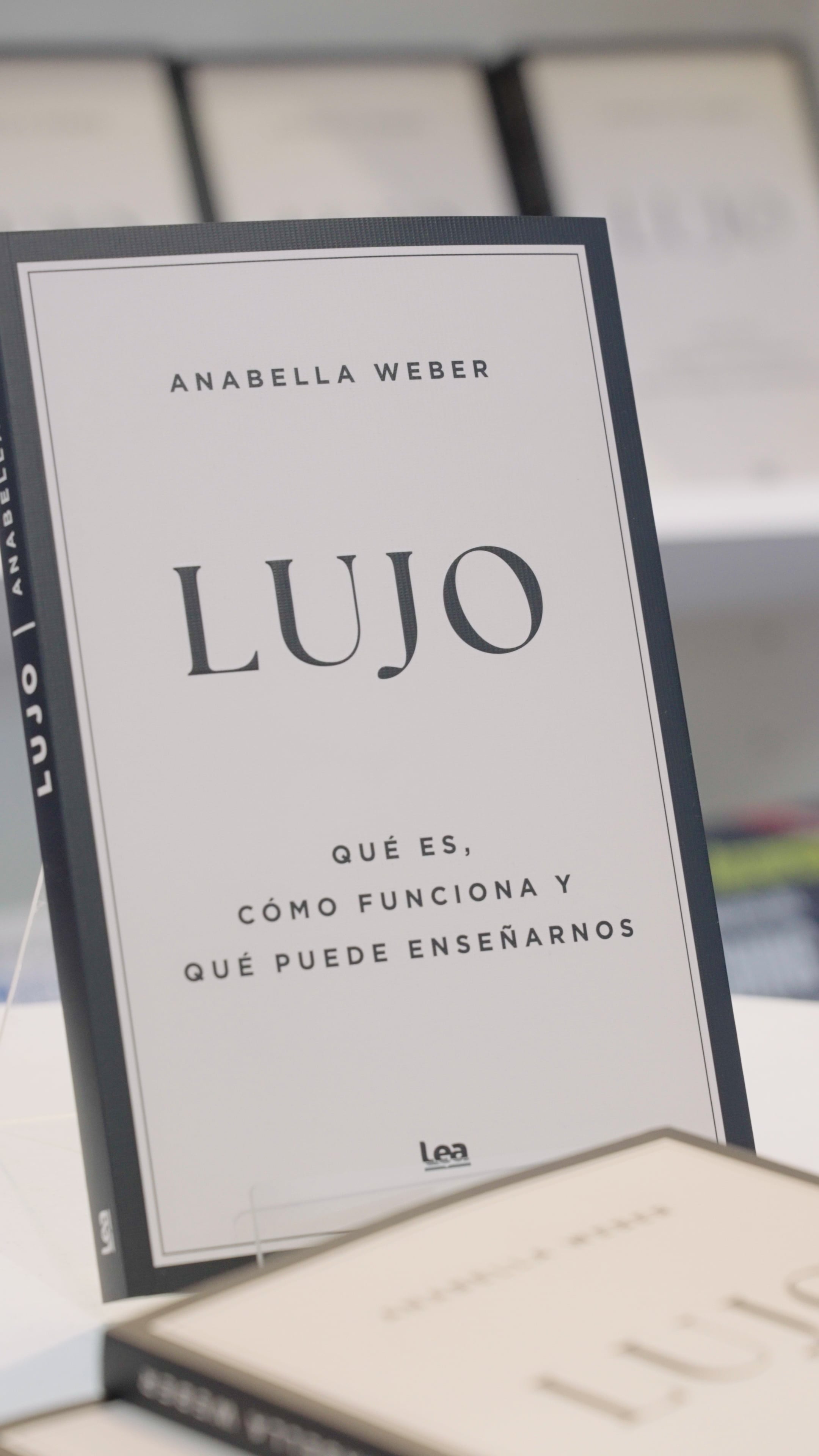 En Lujo (Ed. Lea), Weber compendia su expertise de varias décadas de trabajo con grandes marcas internacionales