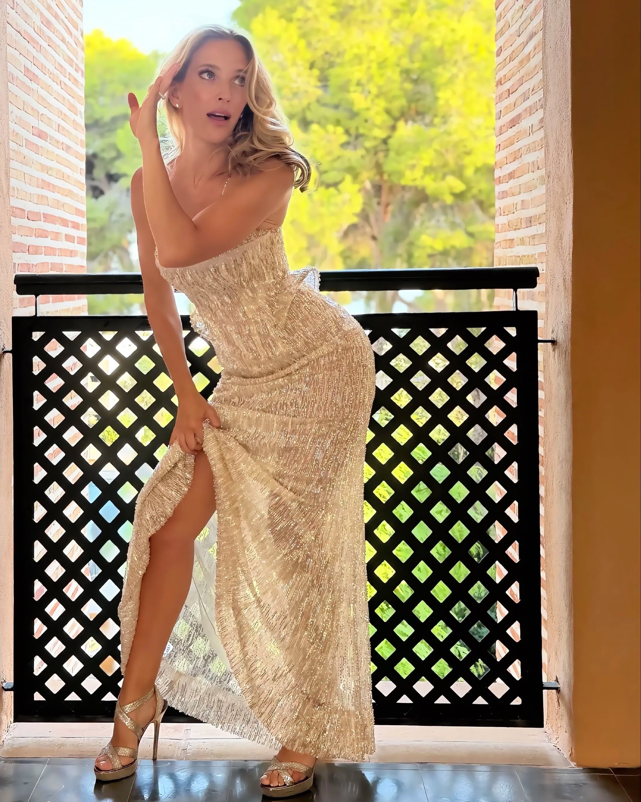 La actriz se lució con un espectacular vestido dorado de Sylvie Burstin (Foto: Instagram @luisanalopilato)