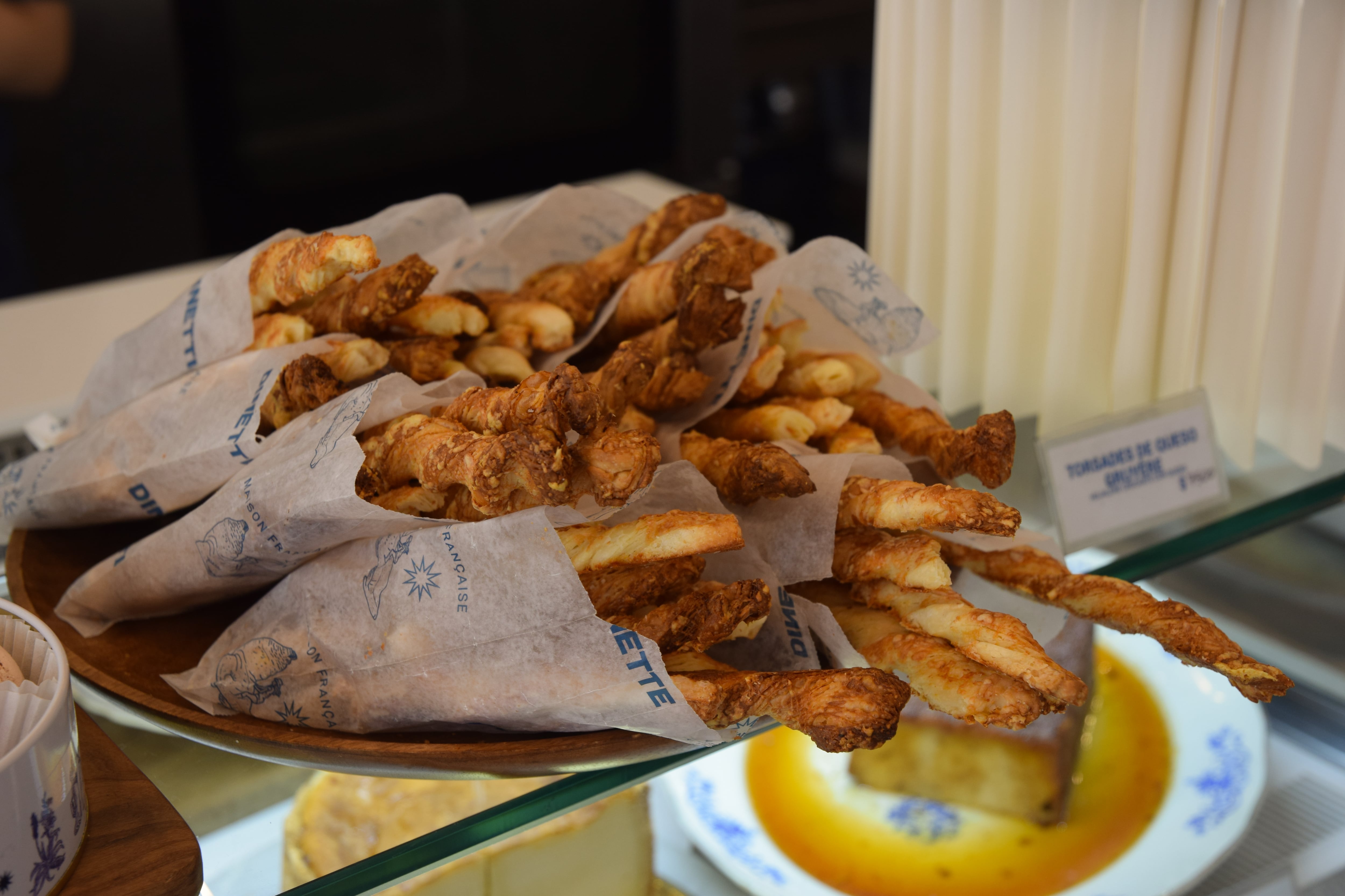 Hay varias opciones saladas más allá de lo dulce, como estos palitos de queso