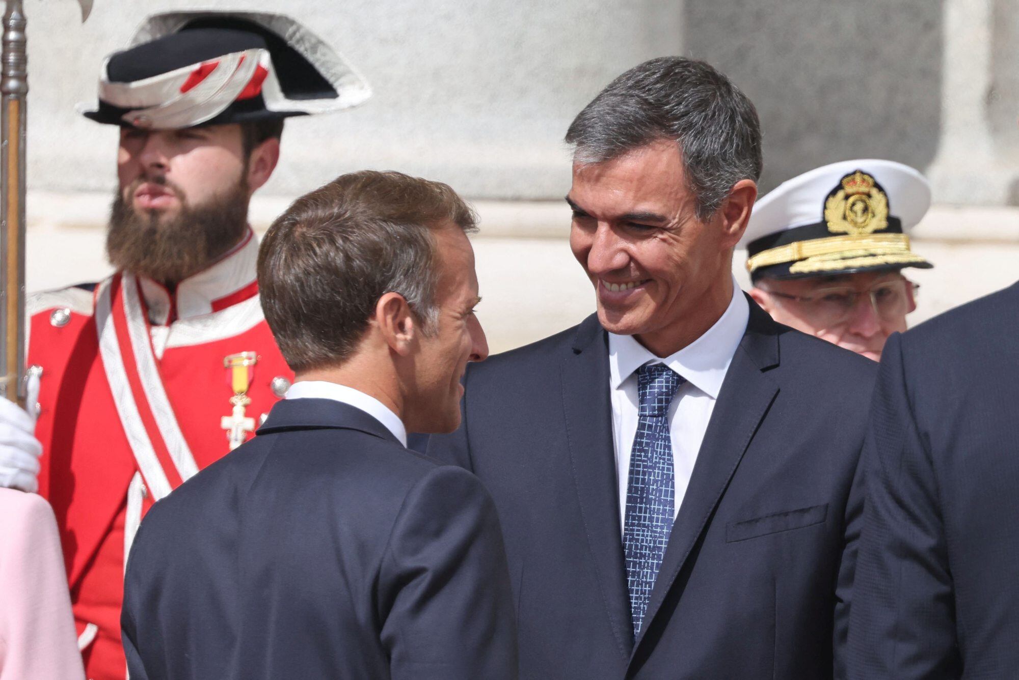 Gobierno español propone paralizar desalojos hasta 2030 tras protestas por la vivienda