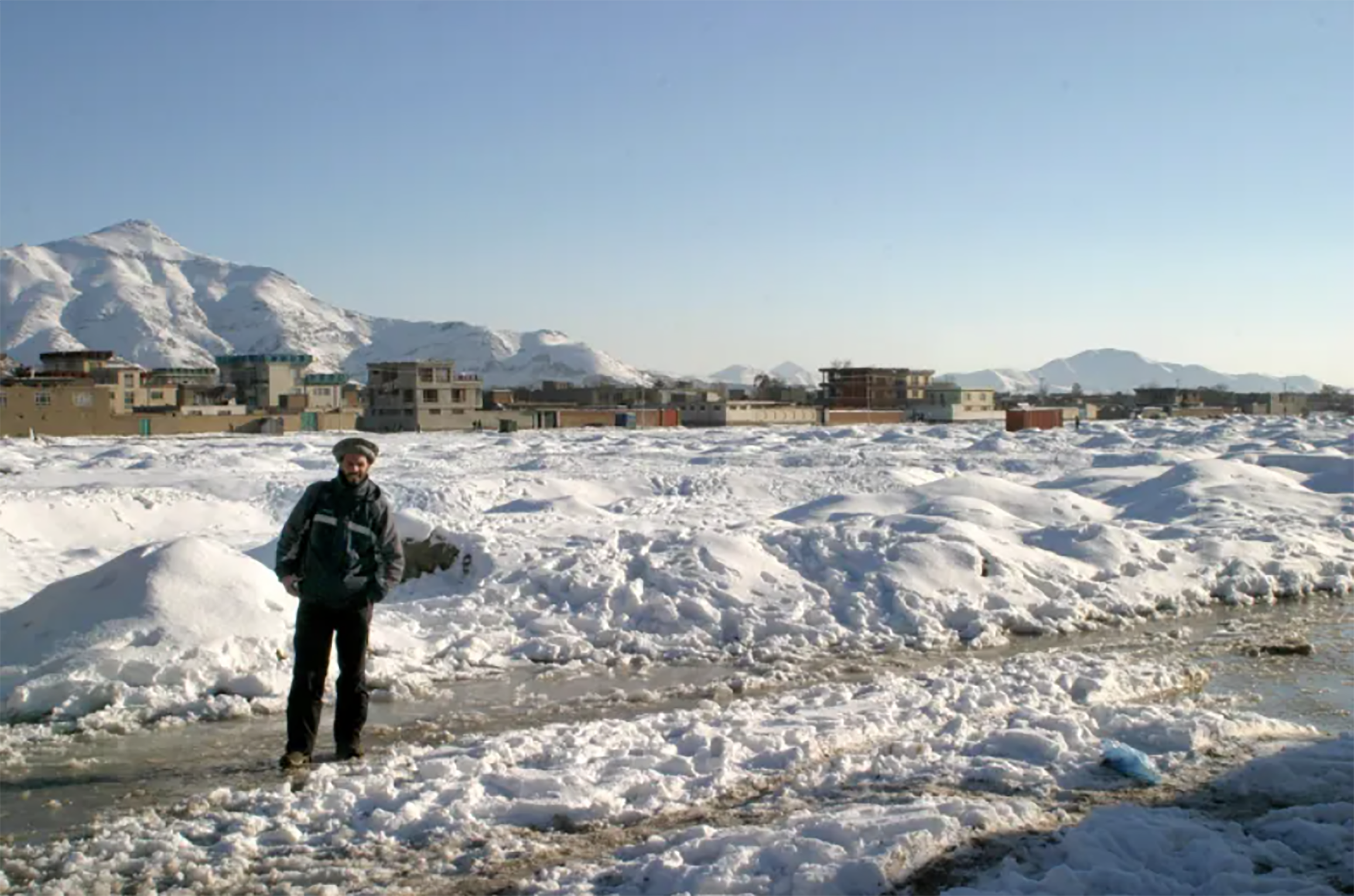 Esteban haciendo dedo en Afganistán