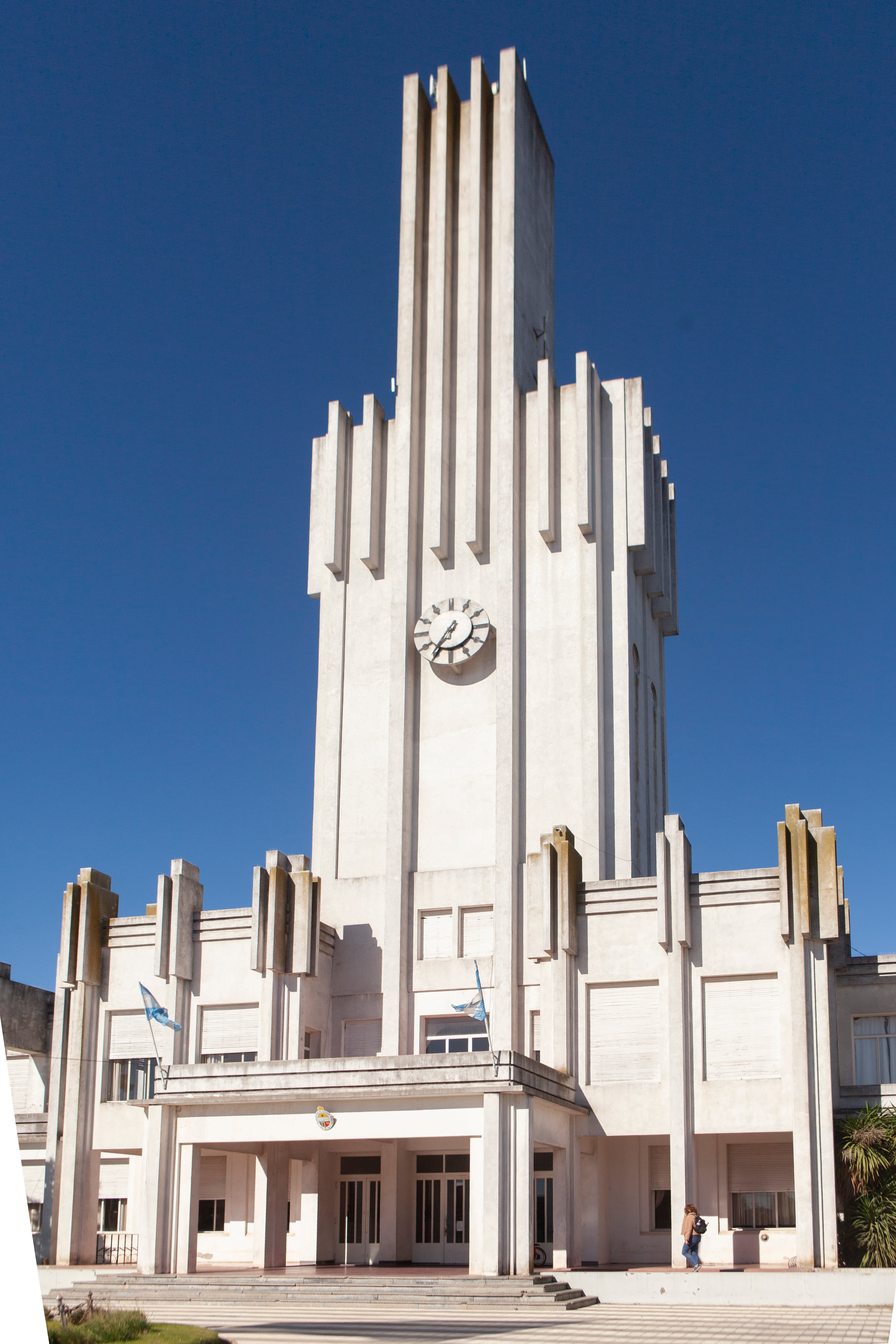 El frente de la municipalidad.