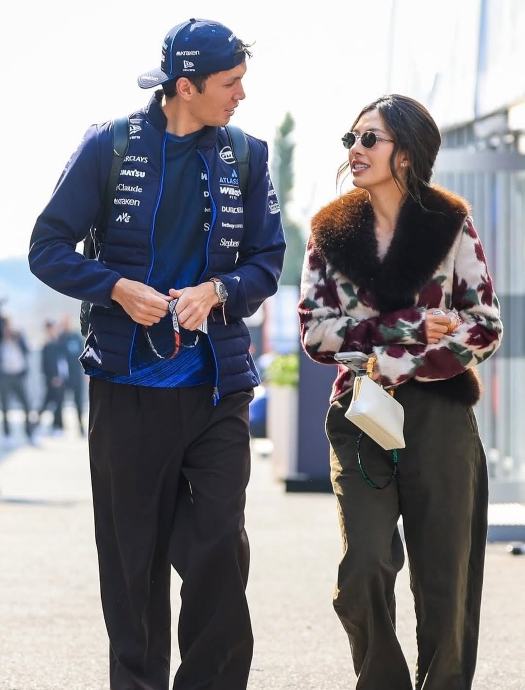 Alex Albon y su pareja,la golfista china Lily Muni He