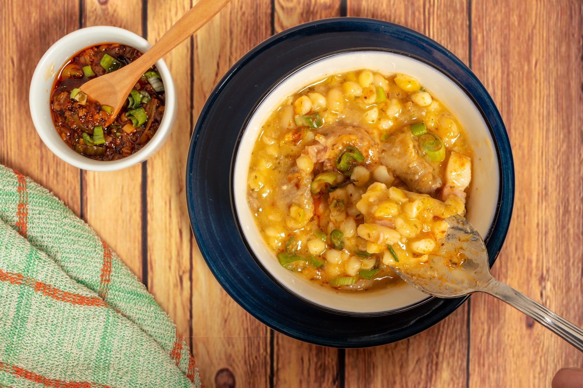 Muchos argentinos le ponen picante al locro, según la especialista gastronómica