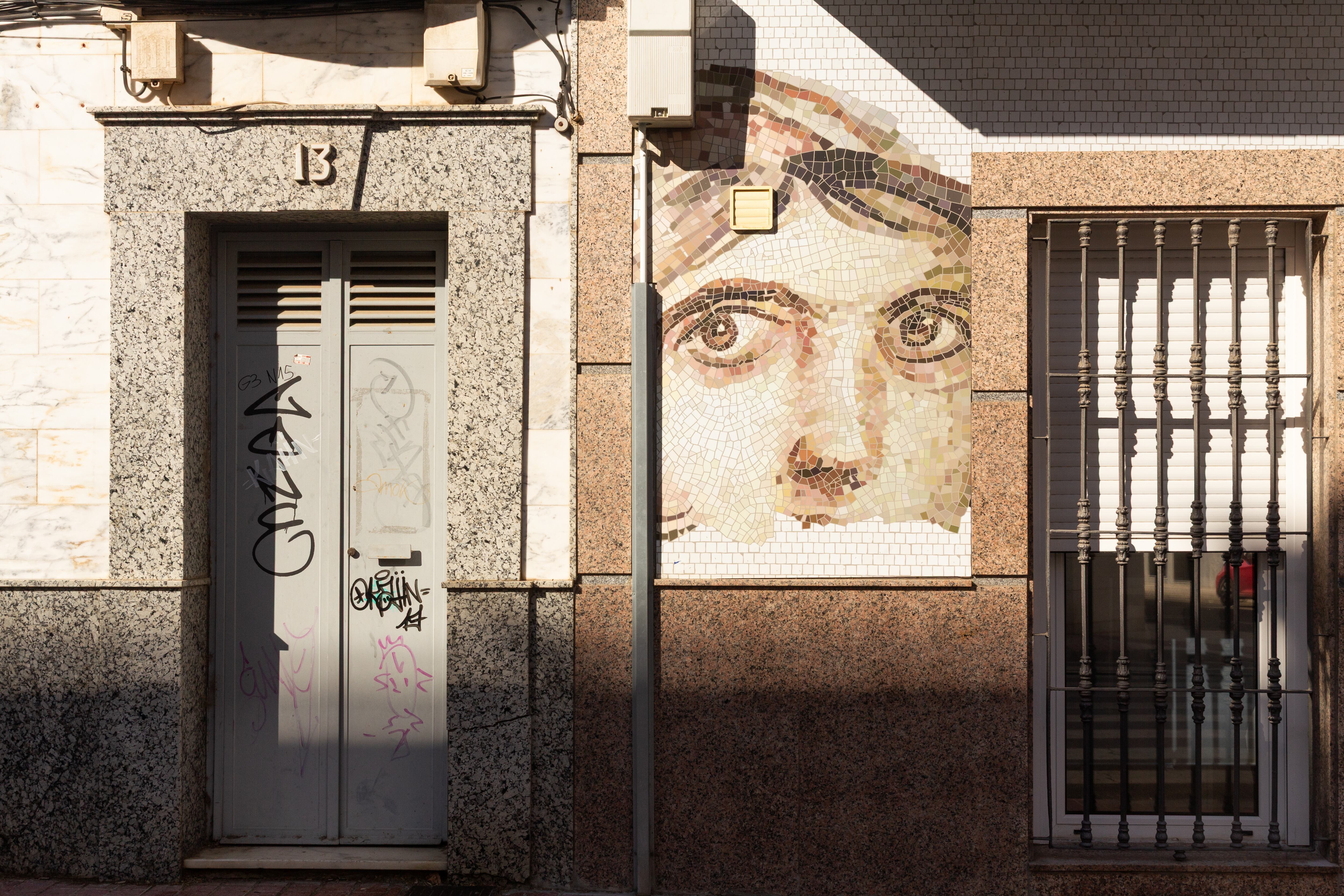 Ayer y hoy. Mosaiquismo que emula los diseños romanos en una casa de Mérida