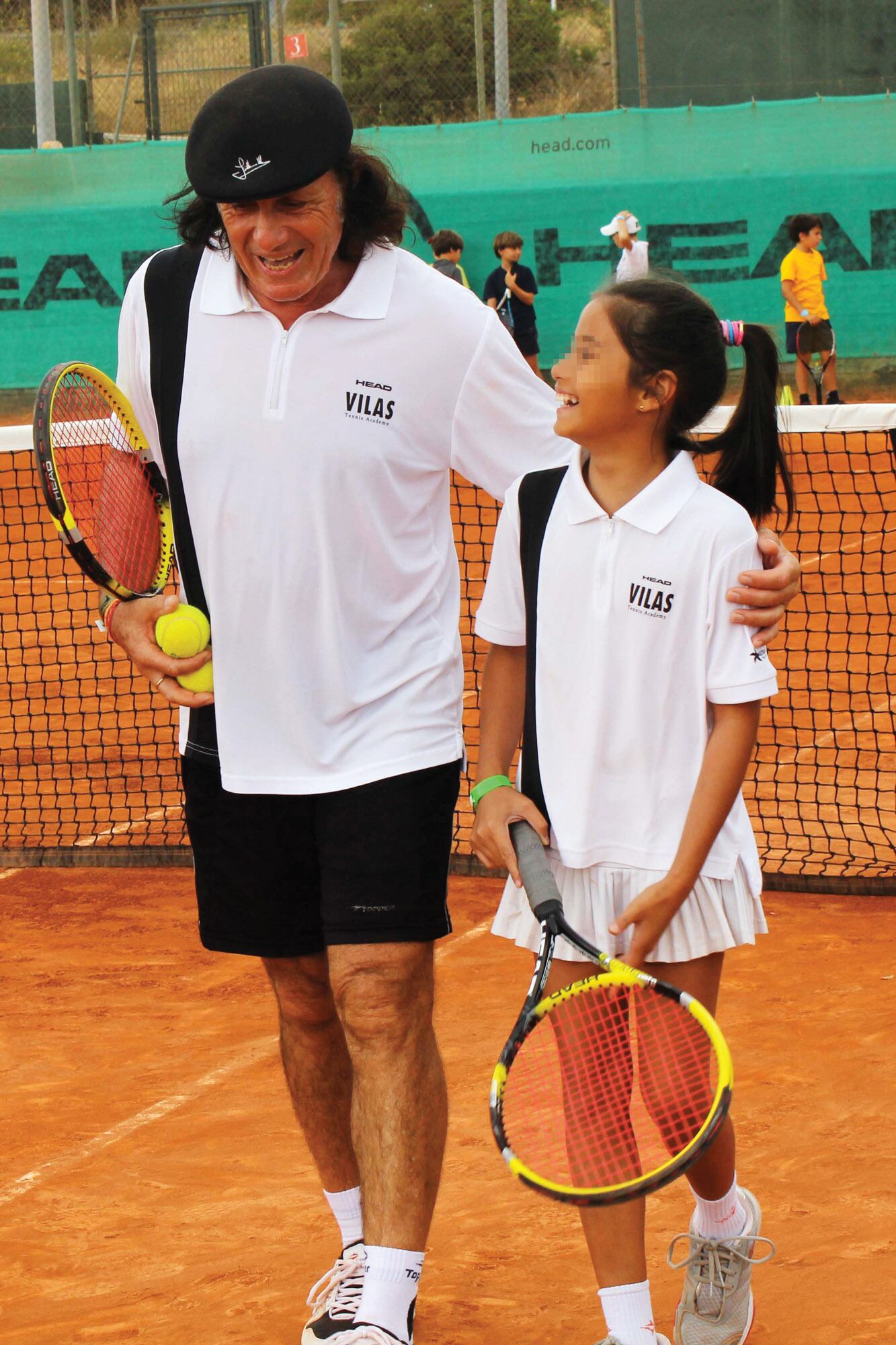 Vilas fue el primer entrenador de su heredera. En esta imagen de 2013, juntos en una cancha de tenis.
