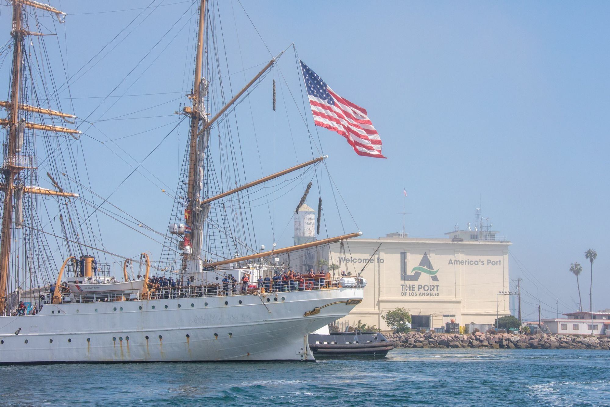 Newsom advirtió el efecto de los aranceles de Trump en medio de una caída en los movimientos de los puertos del estado