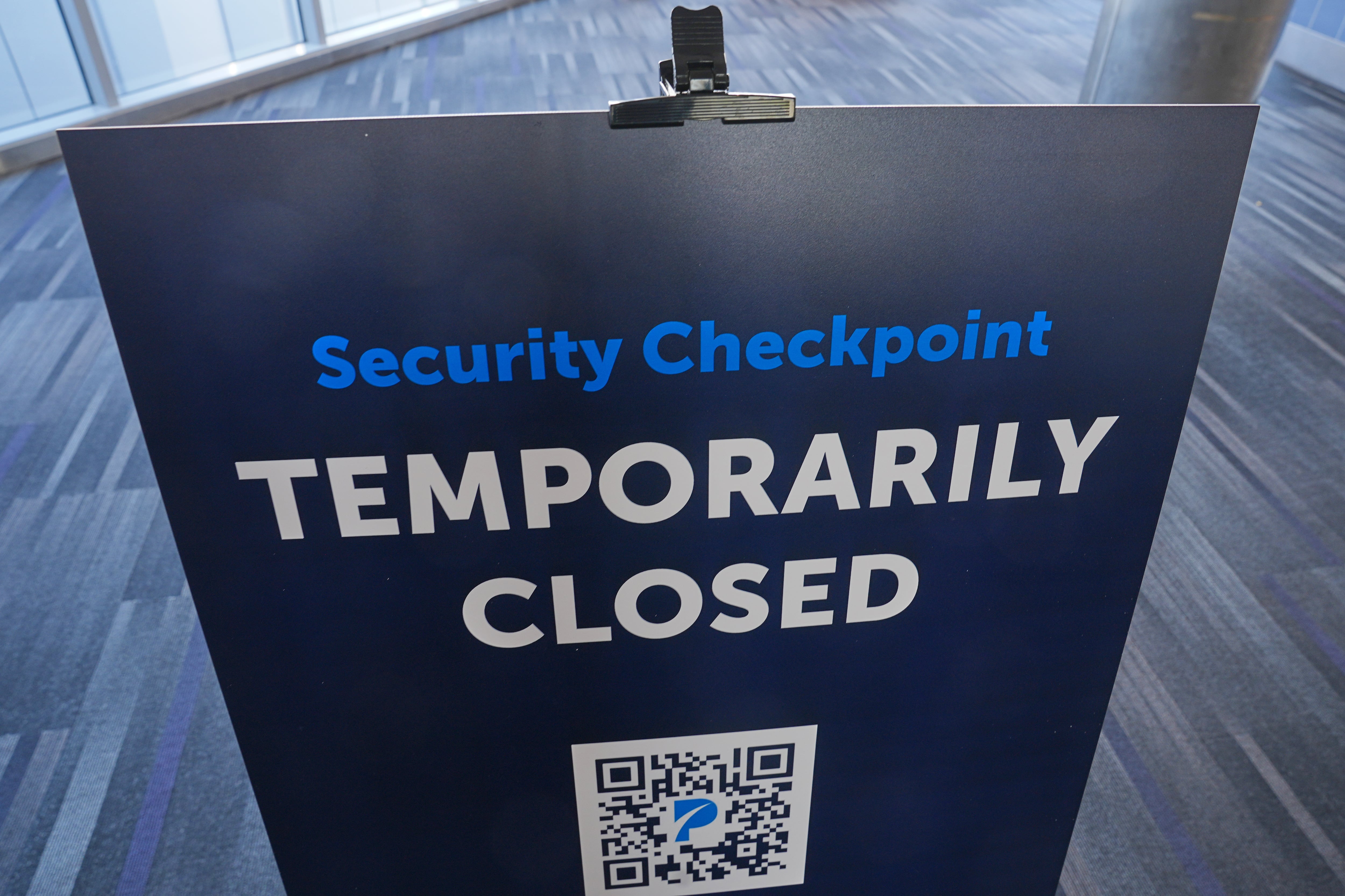 Se pueden chequear las demoras de los aeropuertos a través de los sitios web (AP Foto/Matt Rourke)