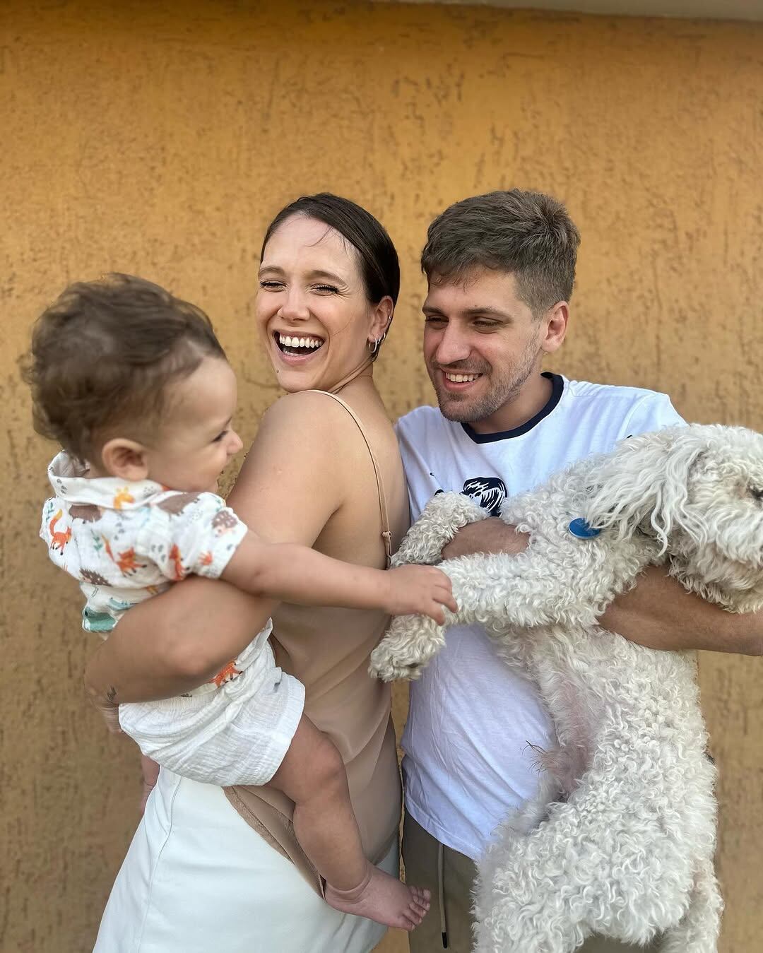 Barbie comparó la nueva imagen con la que se sacaron un año atrás en el mismo lugar, cuando su hijo aún no había cumplido un año (Foto: Instagram @barbiepucheta)